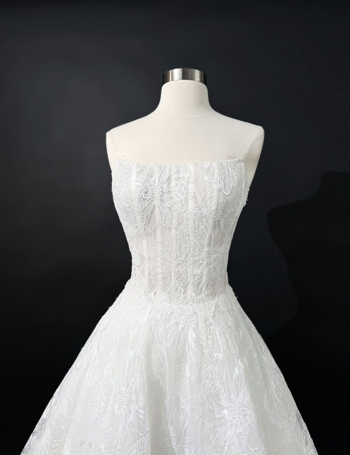 Other Preloved US 6 Anna Augusta Embroidery lace Bridal Gown Size M / US 6-8 / IT 42-44 - 6 Thumbnail