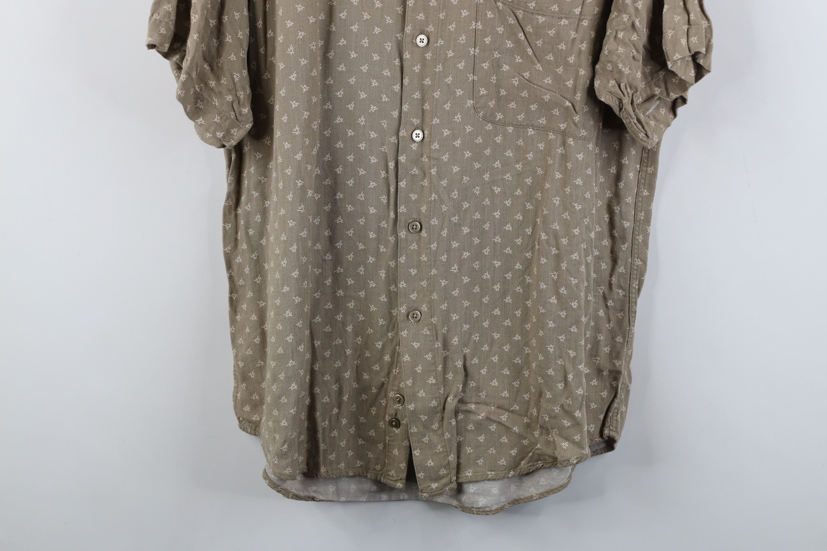 Vintage Vintage 90s Streetwear Gabardine Geometric Button Shirt Size US S / EU 44-46 / 1 - 3 Thumbnail