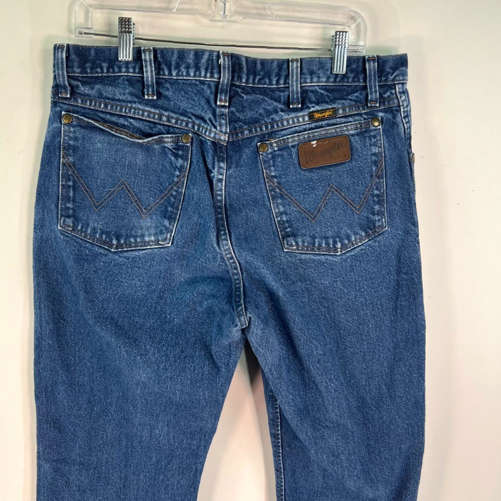 Wrangler Wrangler Jeans Mens Flat Front Medium Washed Straight Leg Denim Blue Size 35X32 Jeans Regular 5-Pocket Design Mens Size US 35 - 4 Thumbnail
