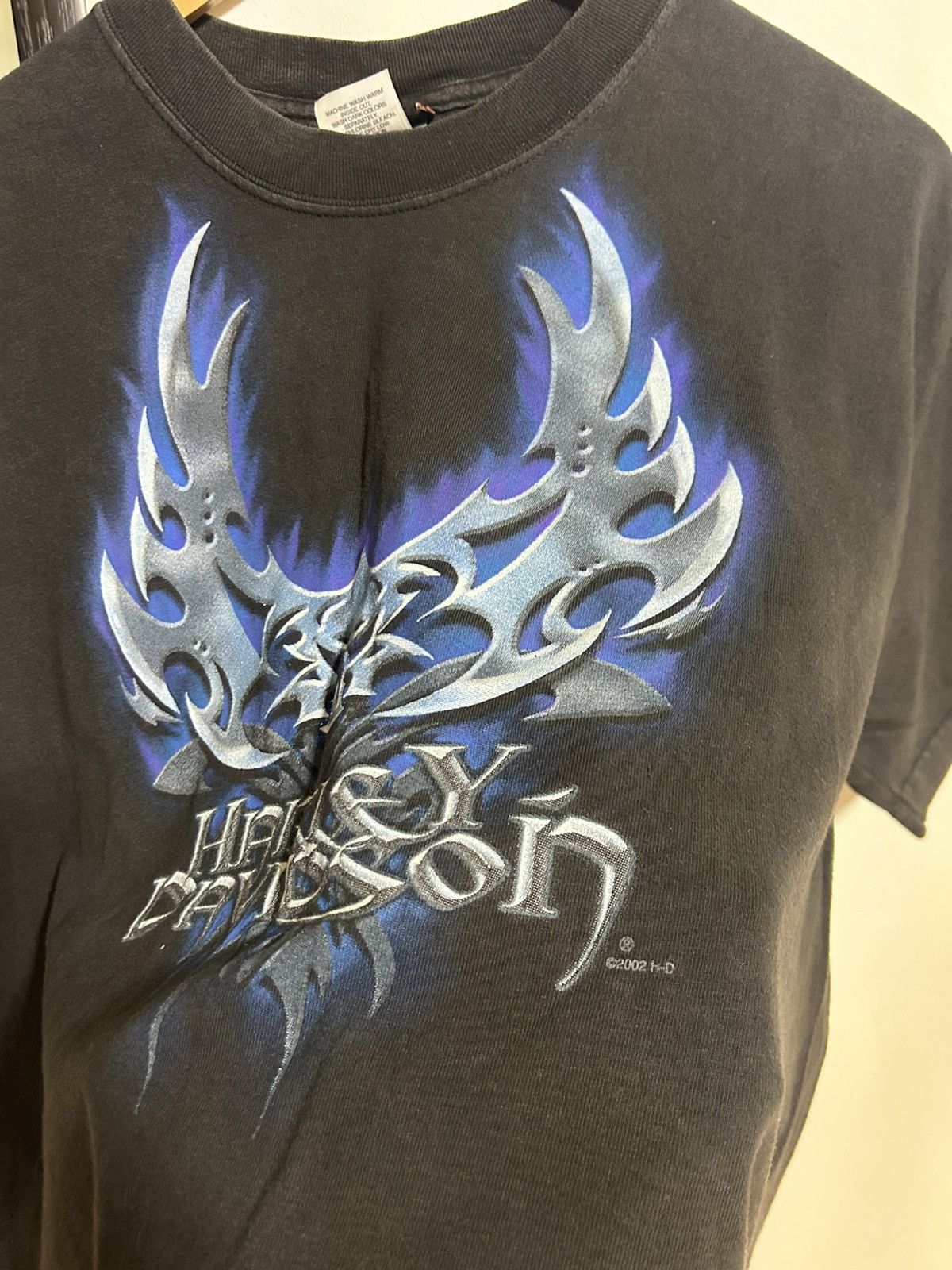 Harley Davidson Crazy🔥 VTG 2002 Harley Davidson "Blue Flame Tribal" Tee Size US M / EU 48-50 / 2 - 6 Thumbnail