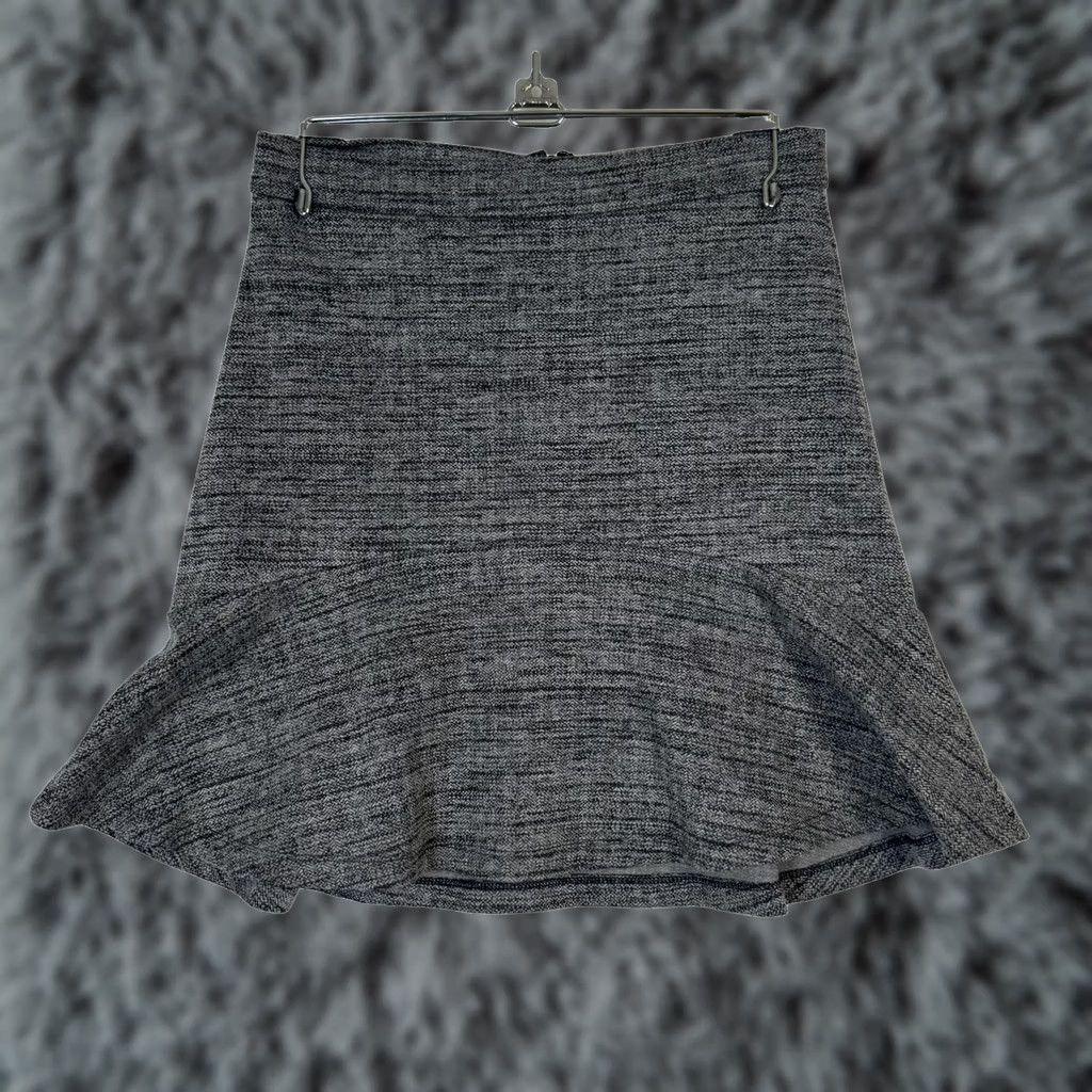Banana Republic Banana Republic Gray Mini Skirt Size 0 Ruffled Hem Back Zipper Size 25" / US 0 / IT 36 - 1 Thumbnail