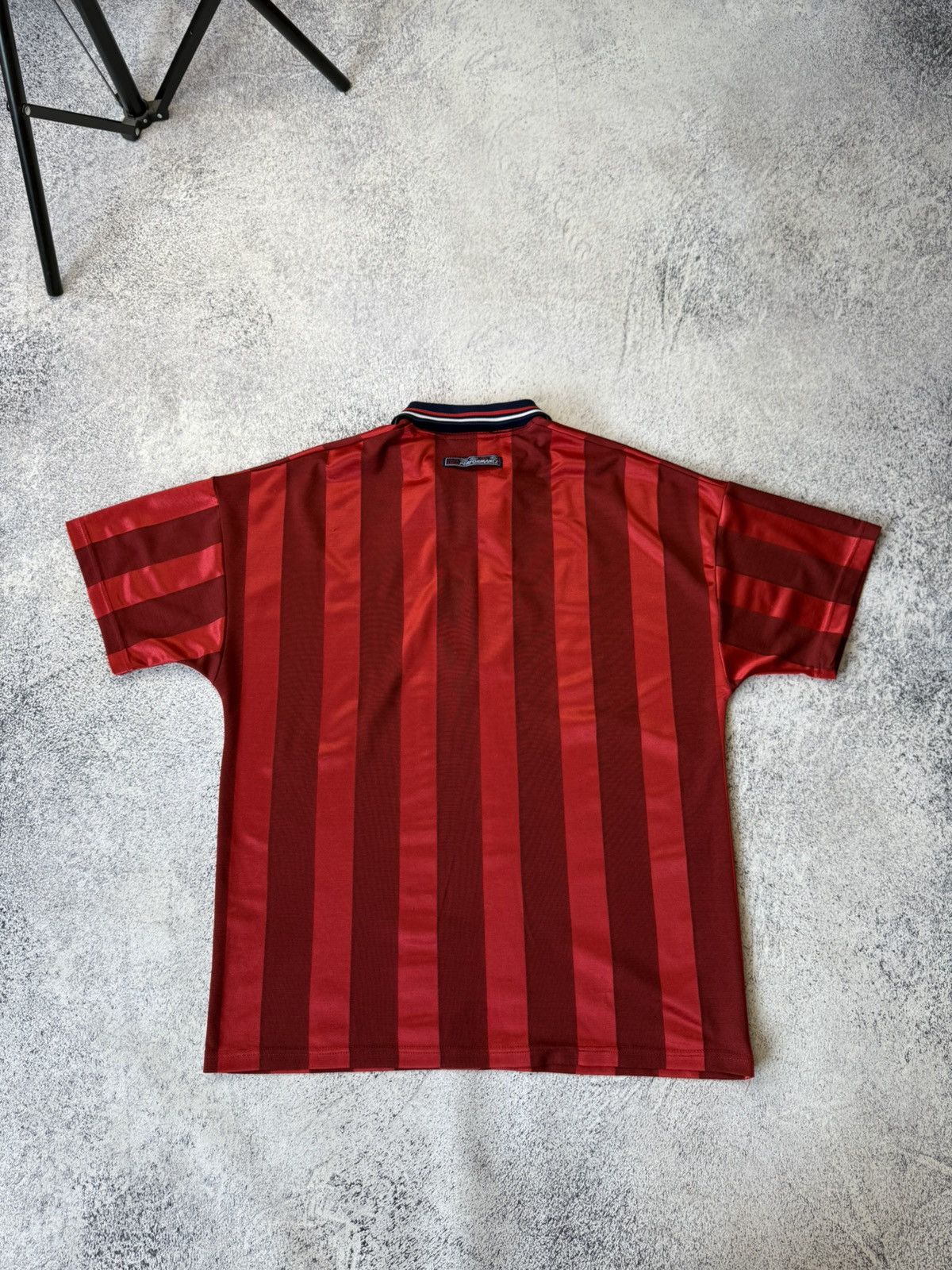 Umbro ENGLAND UMBRO 1997 1998 AWAY VINTAGE FOOTBALL JERSEY SHIRT Size US L / EU 52-54 / 3 - 19 Thumbnail