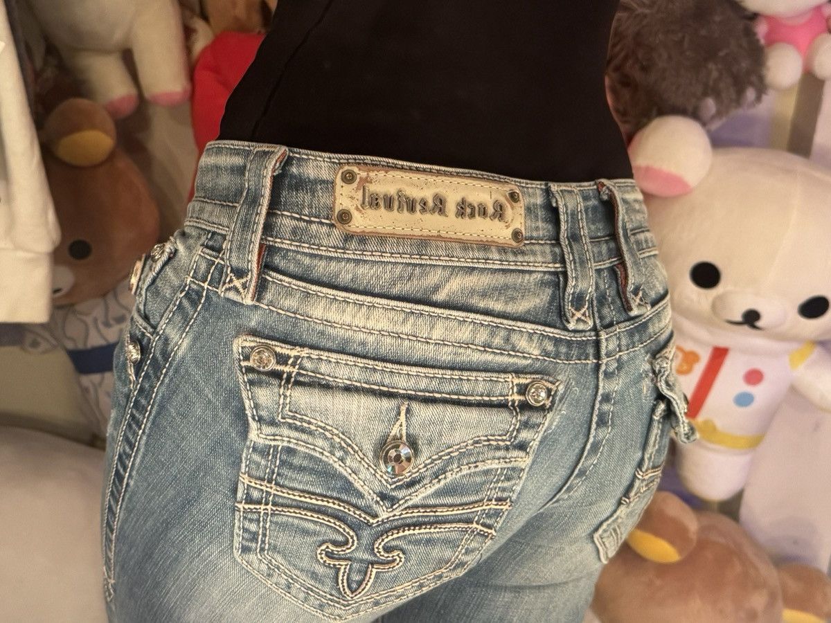 Rock Revival ROCK REVIVAL - CELINE CAPRI Y2K Low-waisted, straight jean Size 26" / US 2 / IT 38 - 1 Thumbnail