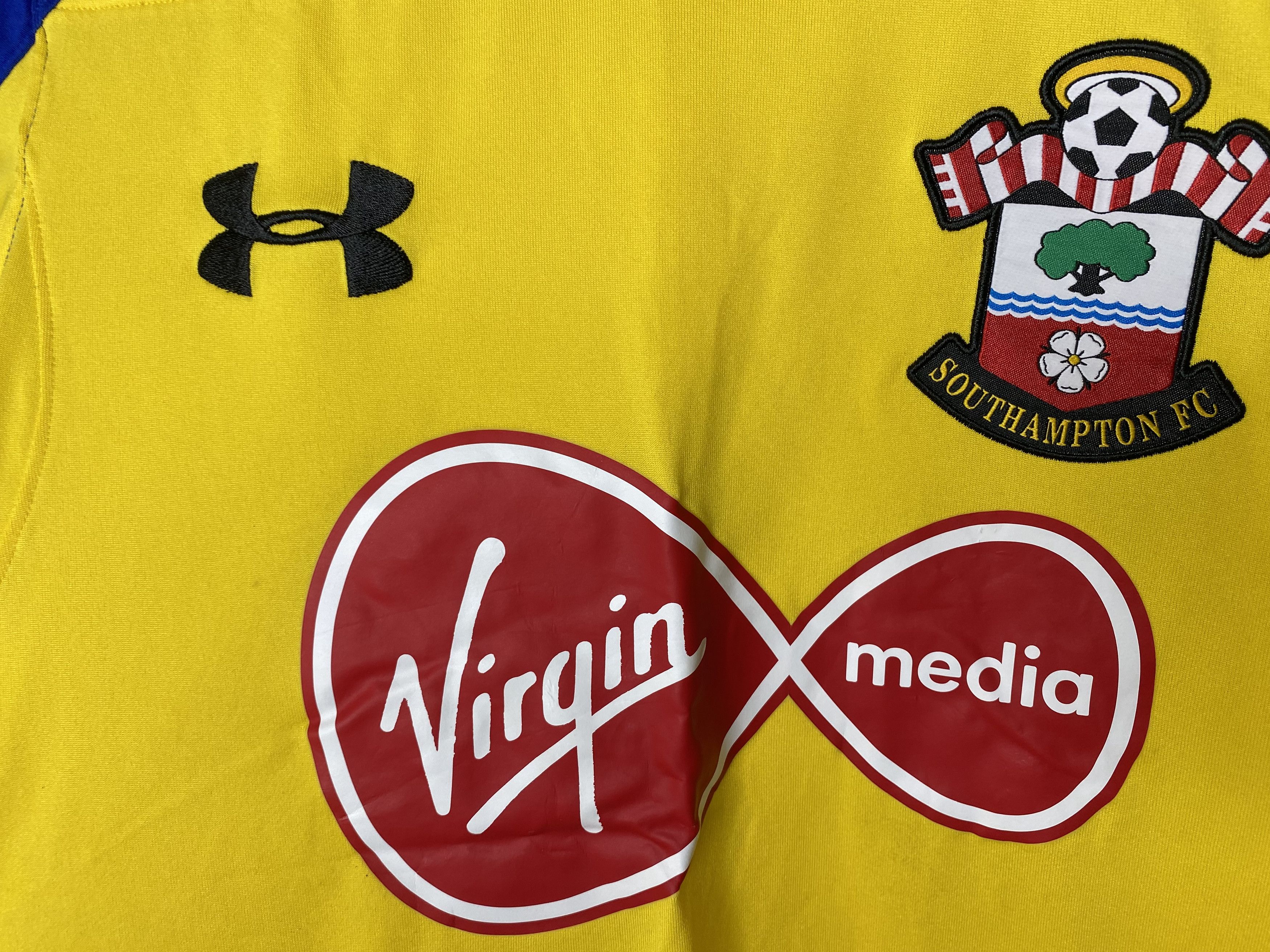 Under Armour SOUTHAMPTON 2018 2019 AWAY FOOTBALL SHIRT SOCCER JERSEY Size US S / EU 44-46 / 1 - 4 Thumbnail