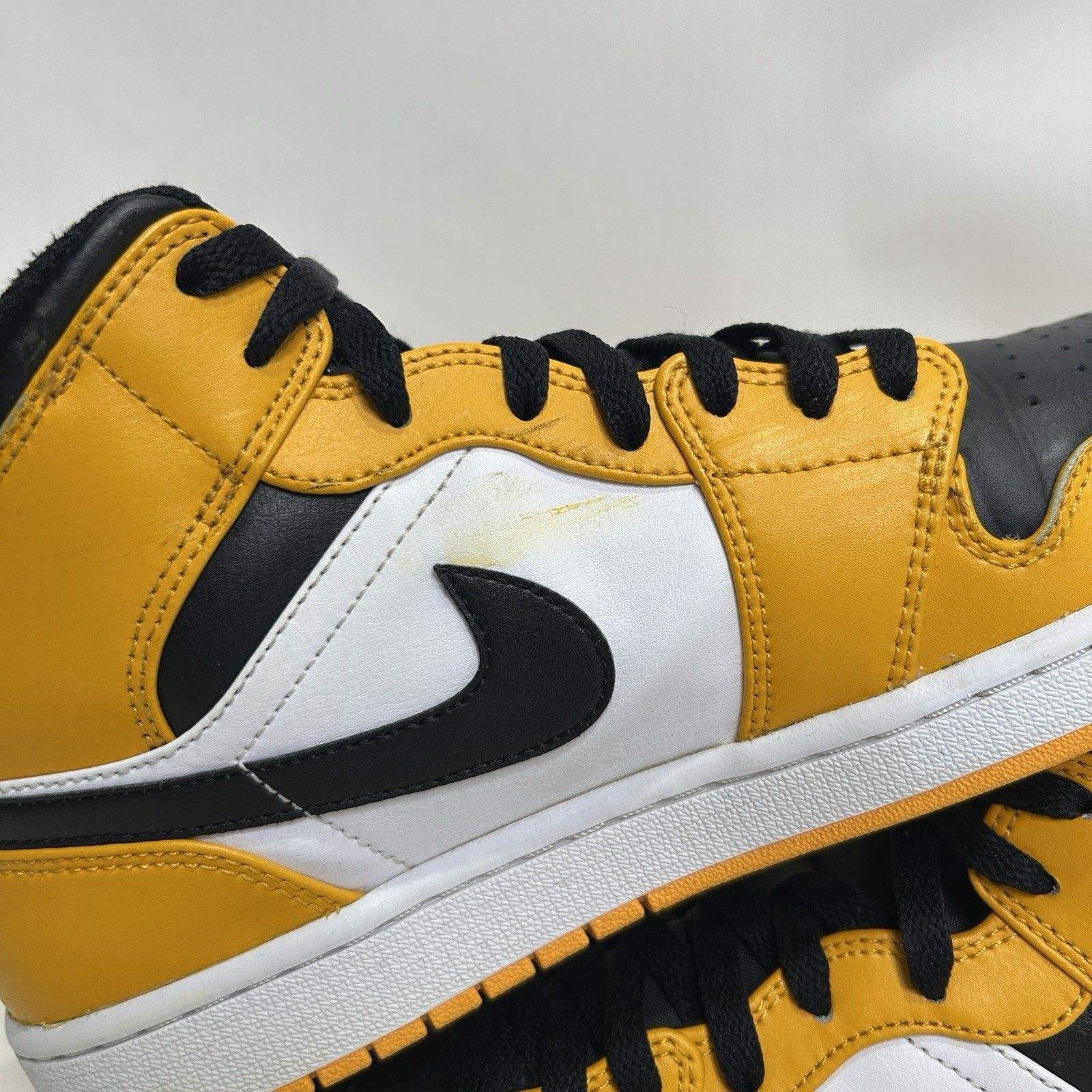 Jordan Brand Nike Air Jordan 1 Mid “Taxi/Yellow Black” Size US 10 / EU 43 - 10 Thumbnail