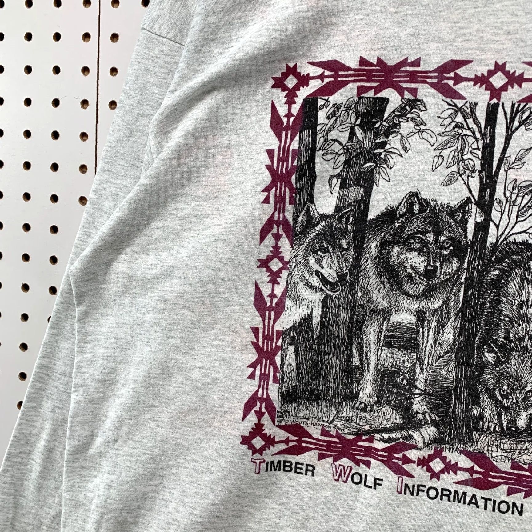 Fruit Of The Loom VINTAGE Timber Wolves Nature Shirt Mens XL Gray Single Stitch Long Sleeve USA Size US XL / EU 56 / 4 - 7 Thumbnail