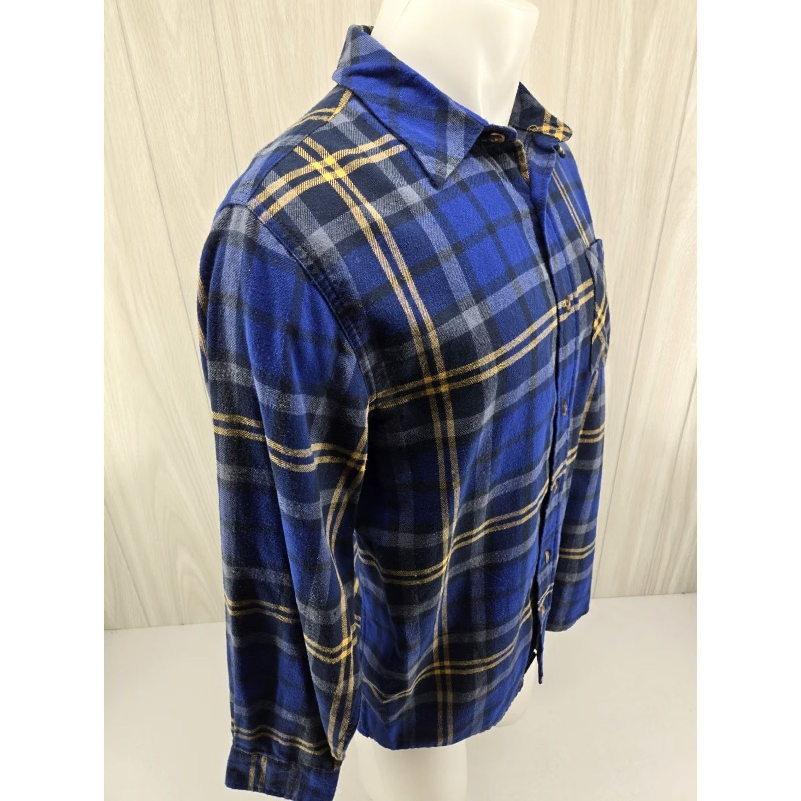 Vintage Field and Stream Shirt Button-Up Plaid Flannel Blue Yellow Men's M Medium Cotton Button-Down Pocketed Vintage: No Size US M / EU 48-50 / 2 - 7 Thumbnail
