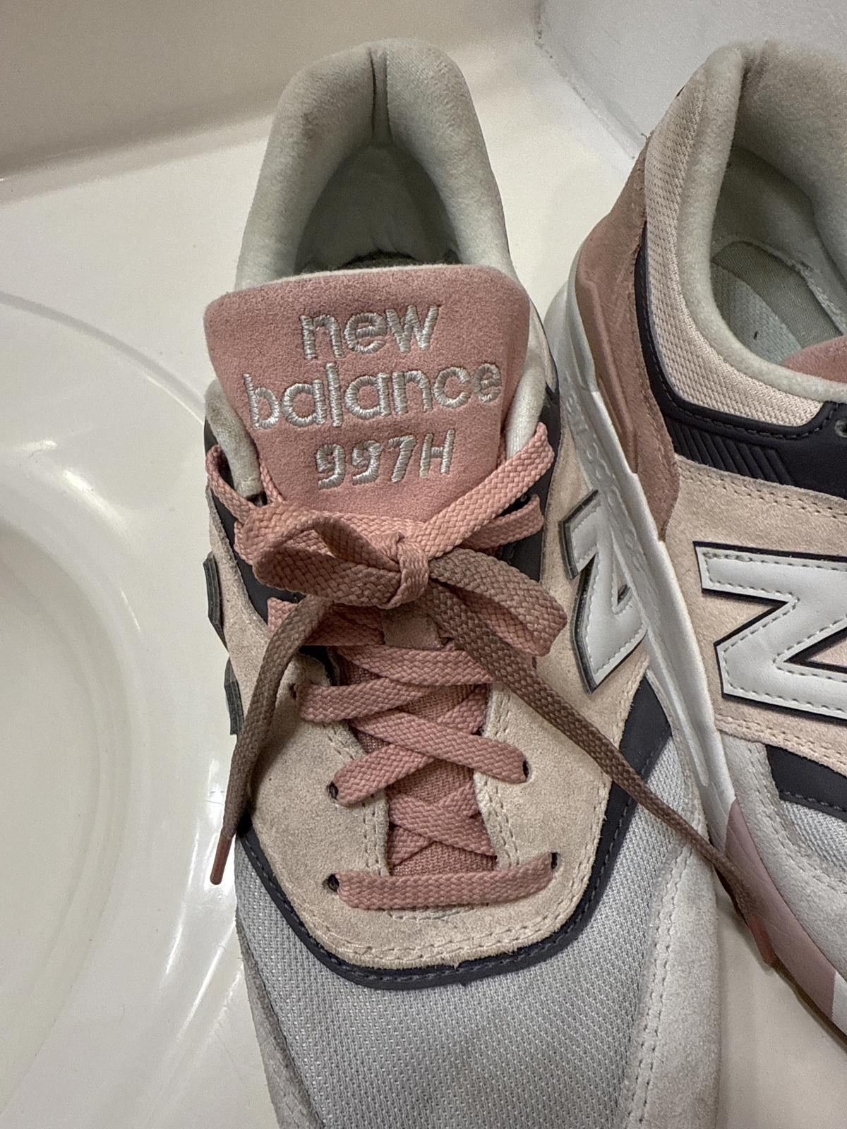 New Balance New Balance Men's Sneakers in Pink, Gray, and Black Size US 9 / EU 42 - 5 Thumbnail