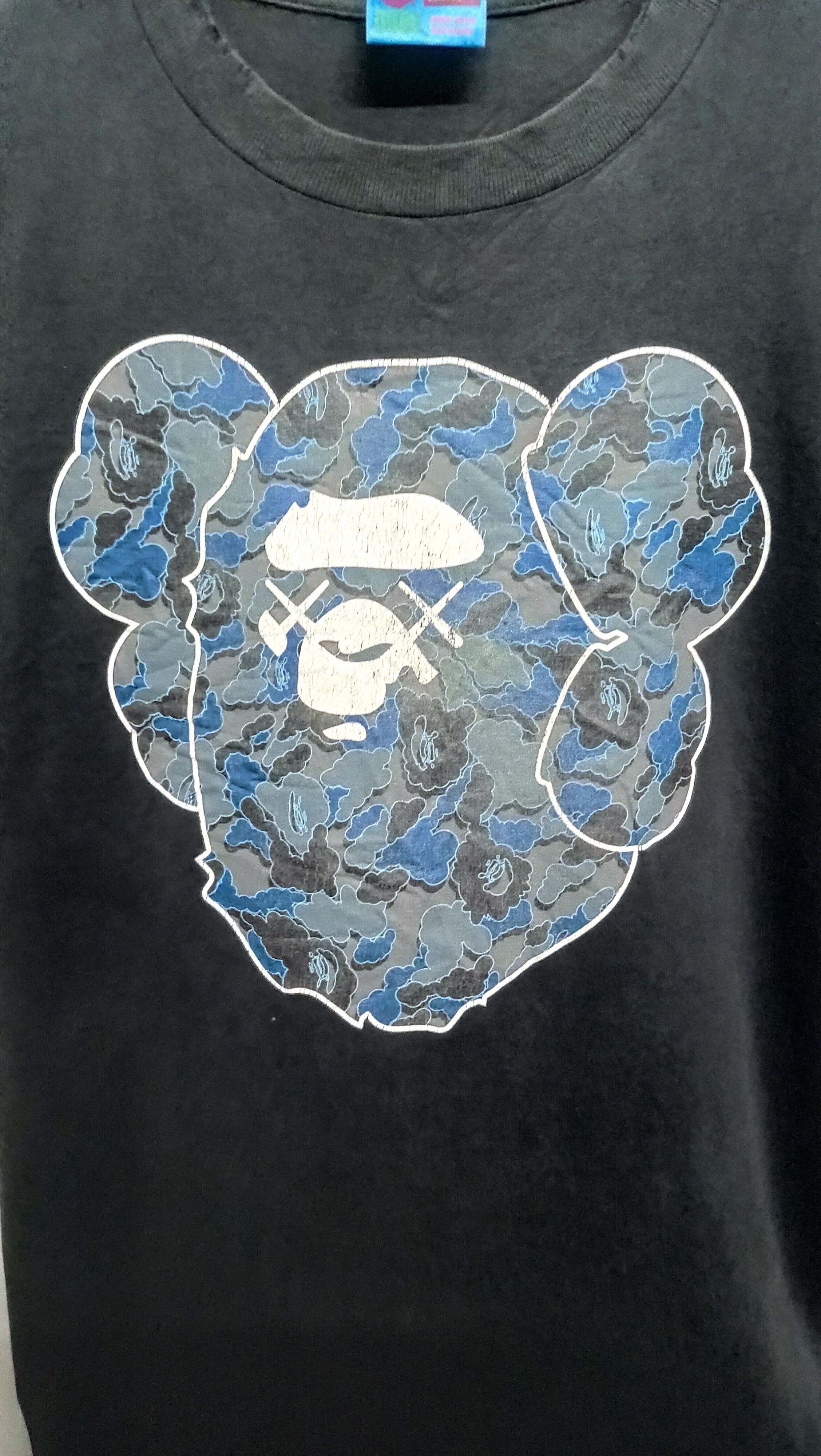Bape × Kaws Vintage Distressed Bape x Kaws Camo Big Ape T-Shirt Size US L / EU 52-54 / 3 - 10 Thumbnail
