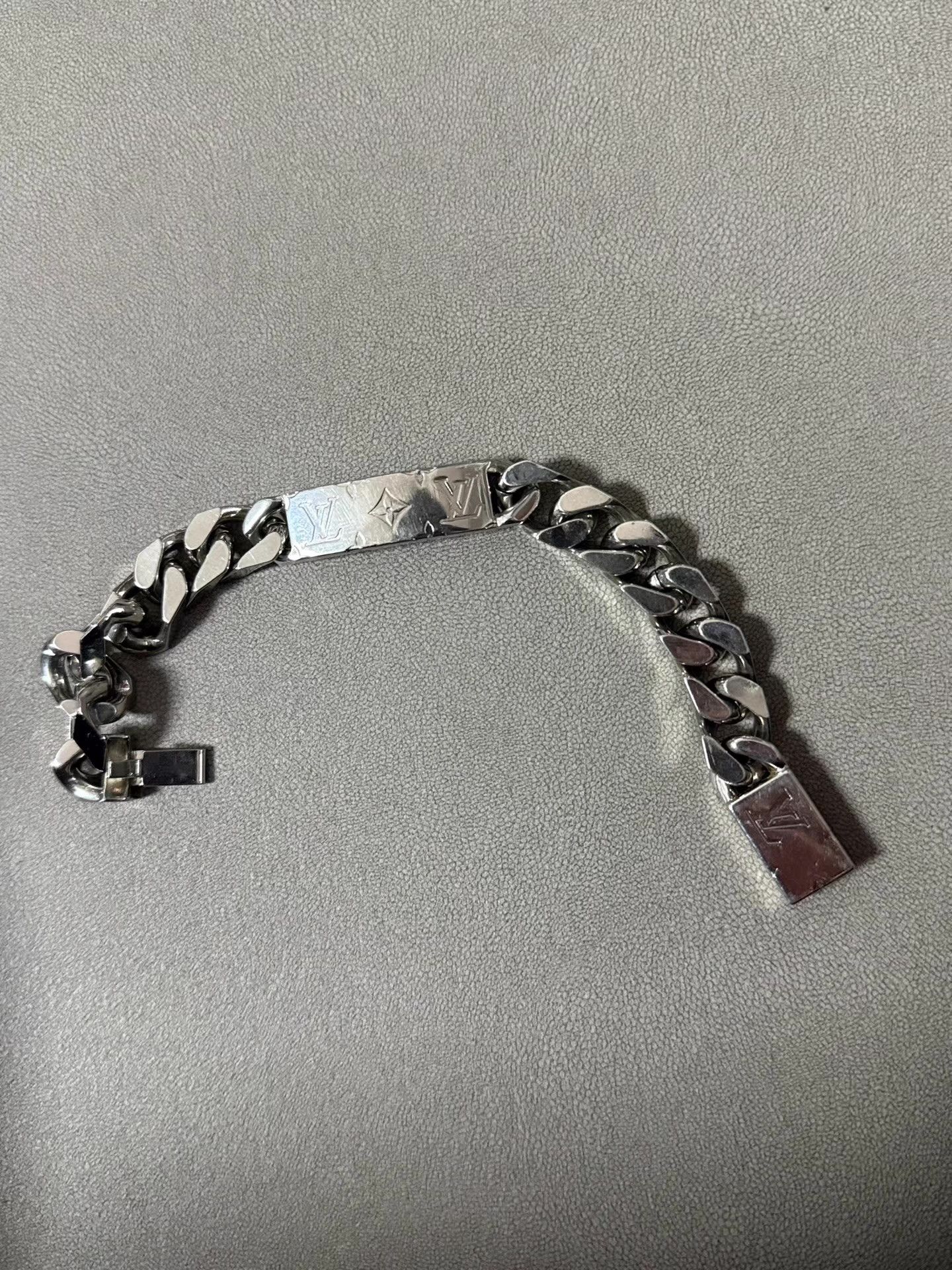 Louis Vuitton LOUIS VUITTON Logo Cuban Chain Metal Bracelet Q20 Size ONE SIZE - 1 Thumbnail