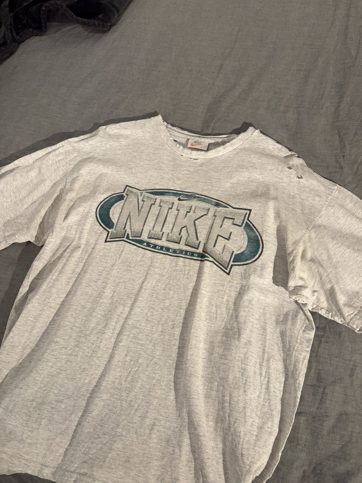 Nike Vintage Nike Athletic Tee Distress Size US L / EU 52-54 / 3 - 1 Thumbnail