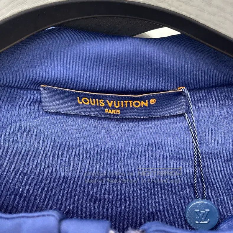 Louis Vuitton Louis Vuitton Hot logo full print hooded zipper jacket Size US L / EU 52-54 / 3 - 5 Thumbnail