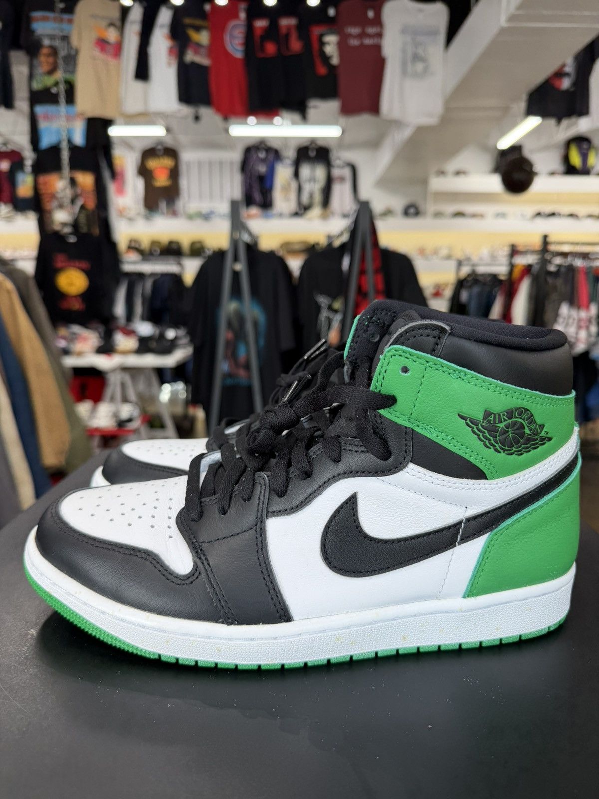 Jordan Brand Air Jordan 1 High Lucky Green Size 9 (2023) Size US 9 / EU 42 - 7 Thumbnail