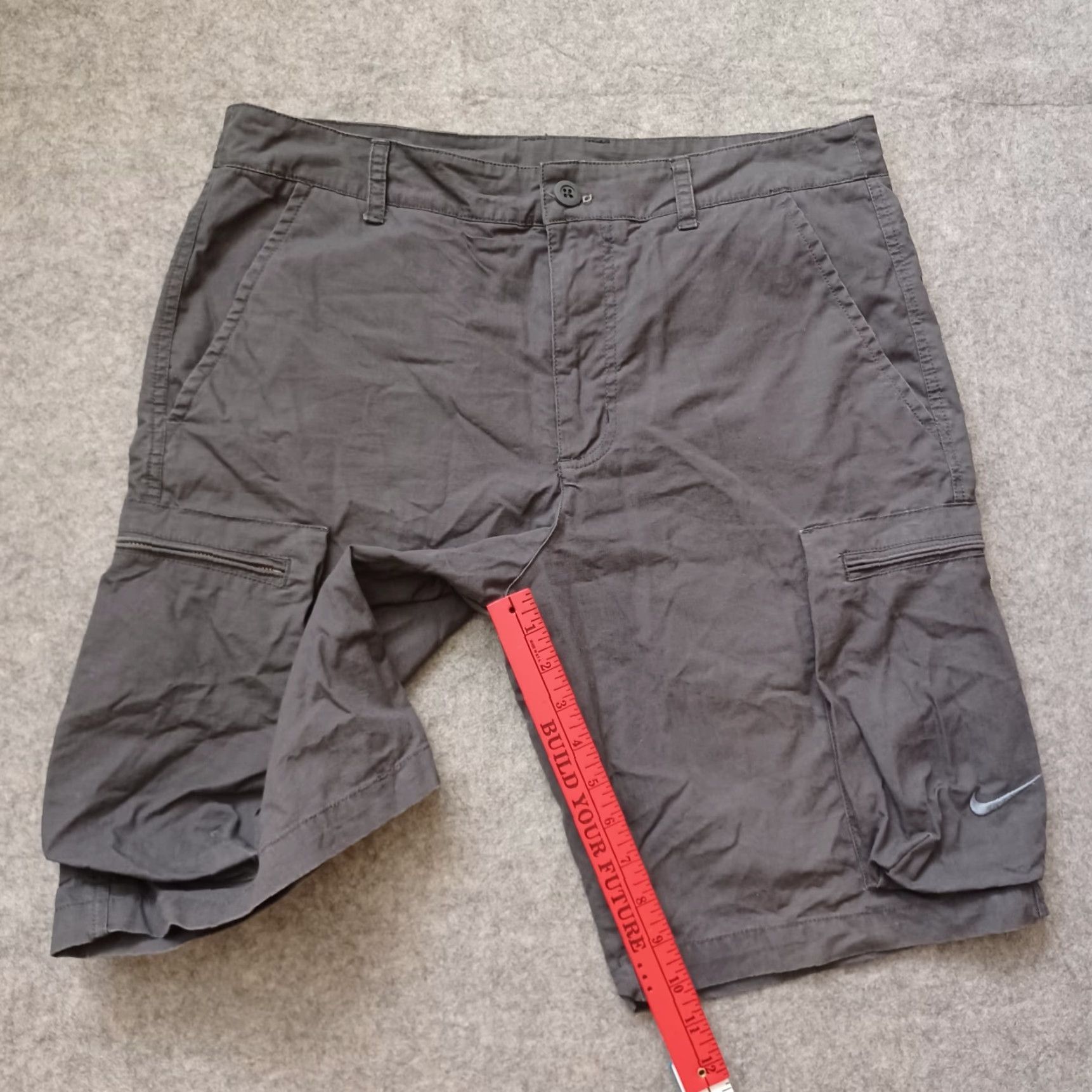 Nike VINTAGE Nike Shorts Mens 34 Black Faded Logo Cargo Zip Pockets Athletic Casual Size US 34 / EU 50 - 4 Thumbnail