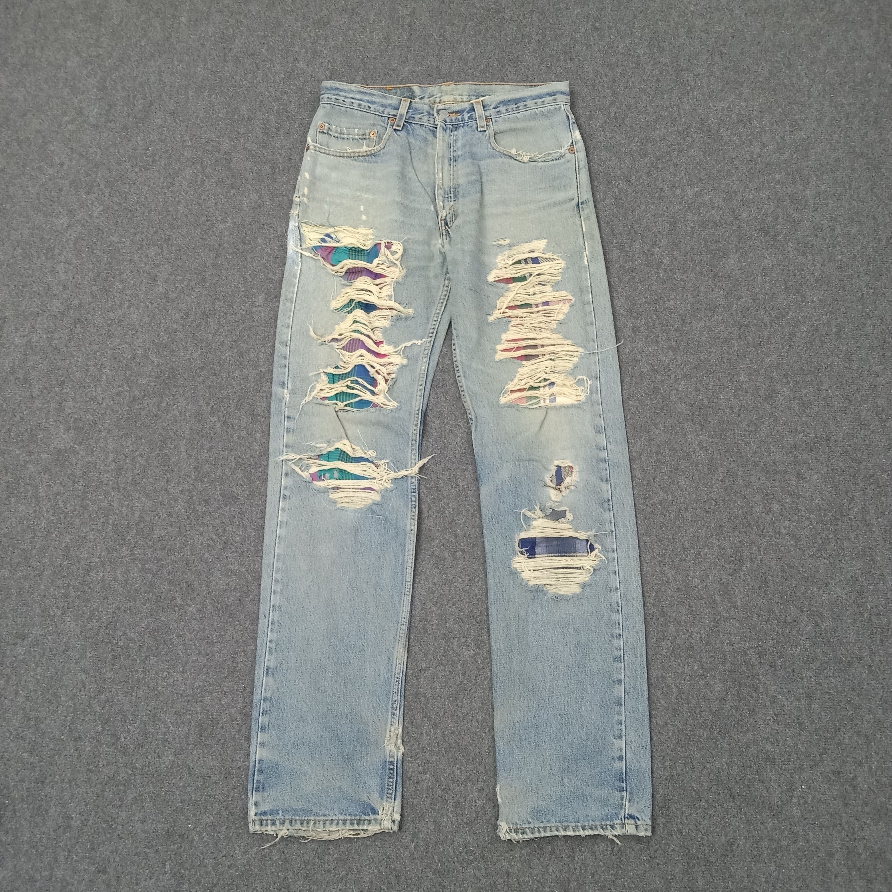 Levi's American Style Distressed Denim Jeans C228N19