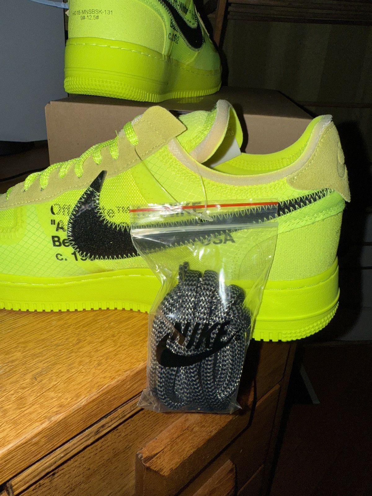 Nike Size 10.5 - Nike Air Force 1 Low Off-White Volt (2018) / DS Size US 10.5 / EU 43-44 - 6 Thumbnail