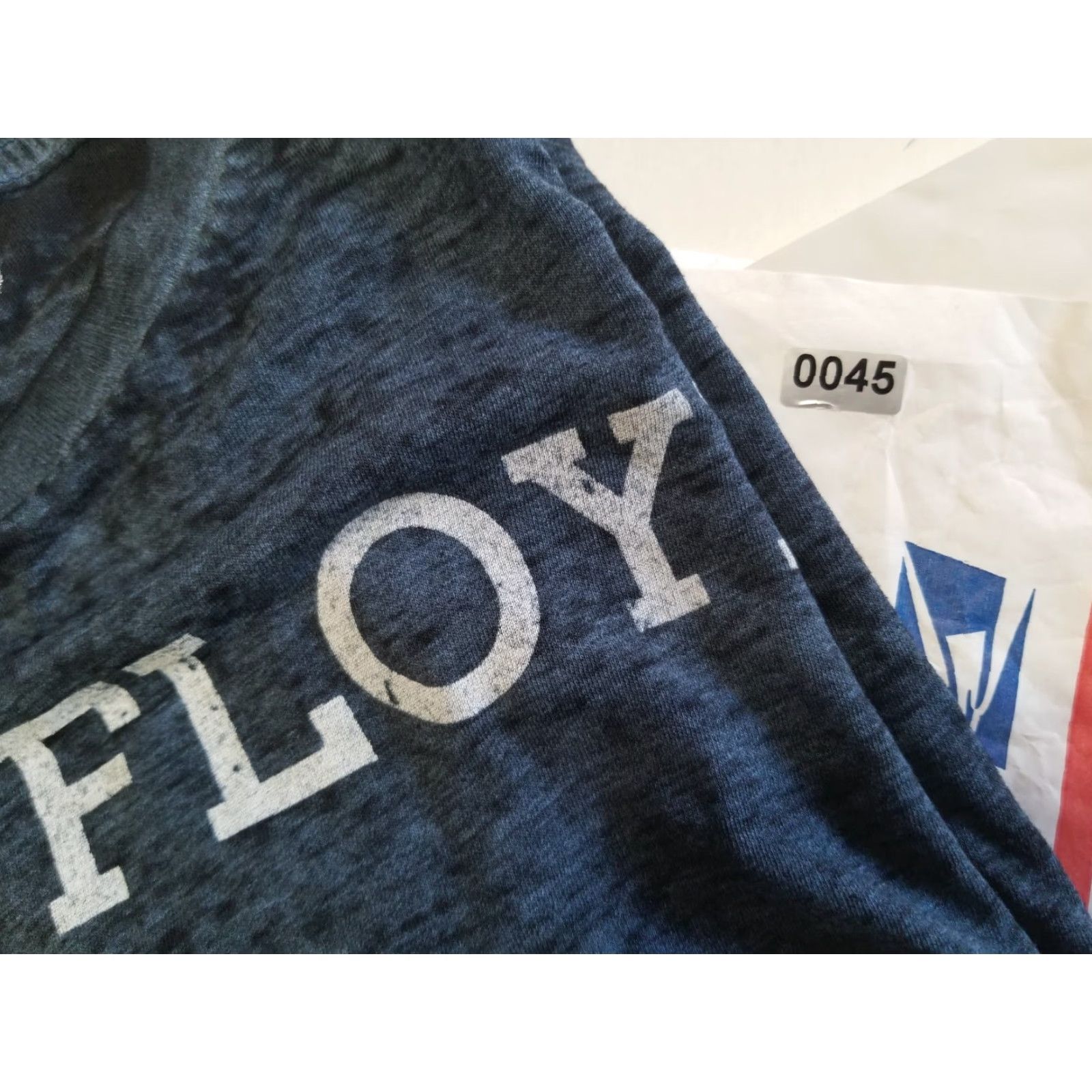 Vintage Pink Floyd T-Shirt Blue Tie Dye The Dark Side of the Moon Graphic Crew Neck Men L Large Rock'n'Roll Shirt Size US L / EU 52-54 / 3 - 8 Thumbnail