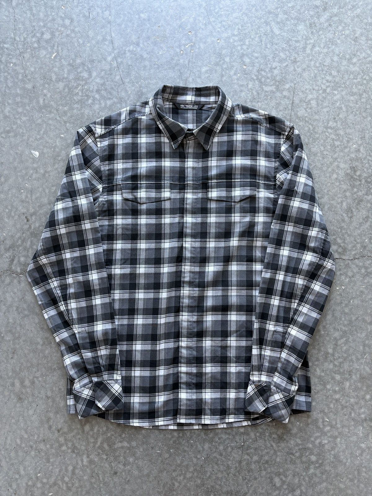 Arc'teryx Arcteryx Gryson Button Up Shirt Plaid Hidden Buttons Size US L / EU 52-54 / 3 - 1 Thumbnail