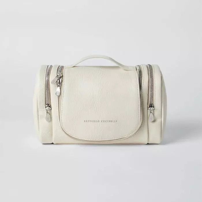 o1la1rc1a0425 Size: OS/Leather Beauty Case in White
