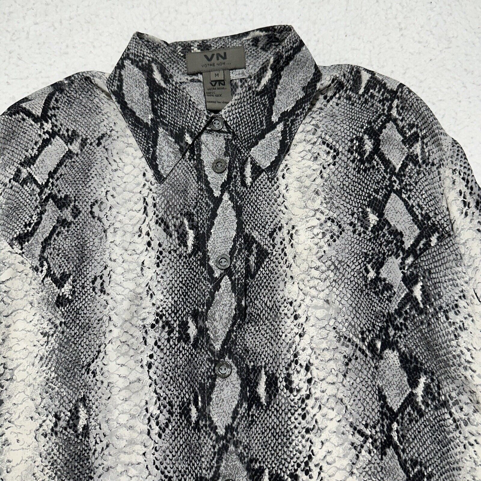 Other Votre Nom Medium Silk Button Down Shirt Animal Print Size M / US 6-8 / IT 42-44 - 2 Thumbnail