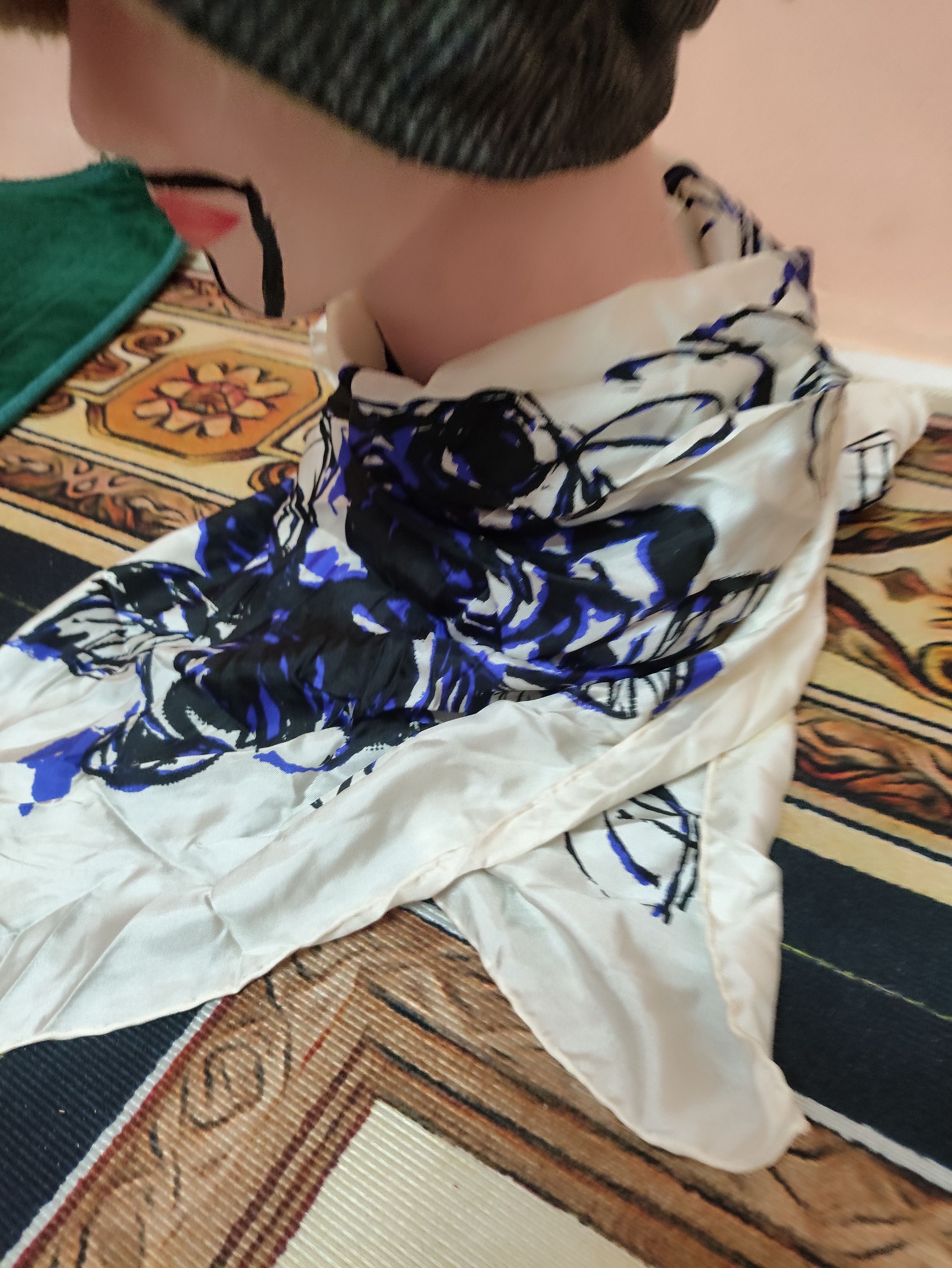 Designer × Vintage Vintage Scarves Neckerchief, Silk fabric Art Design Size ONE SIZE - 2 Thumbnail