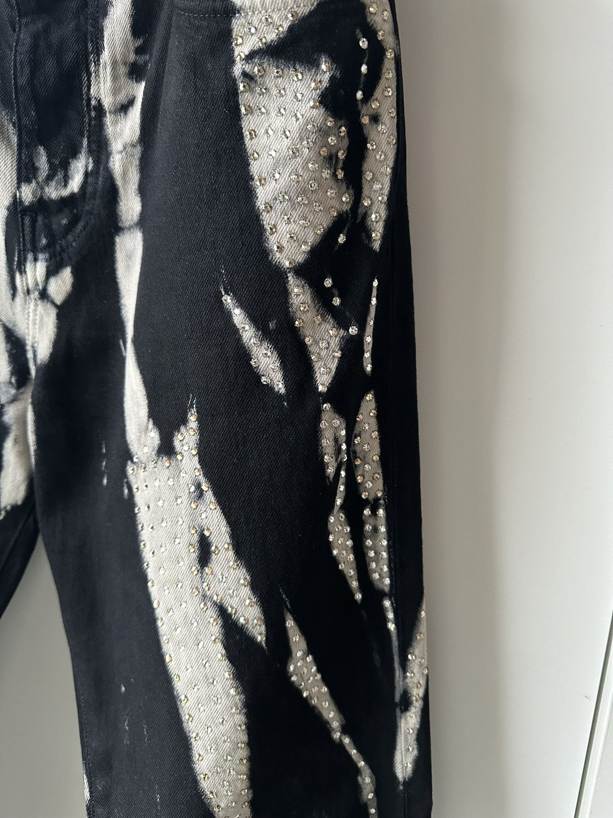 Amiri AMIRI CRYSTAL BLEACHED DYE STRAIGHT LEG EMBELLISHED JEAN Size US 30 / EU 46 - 7 Thumbnail