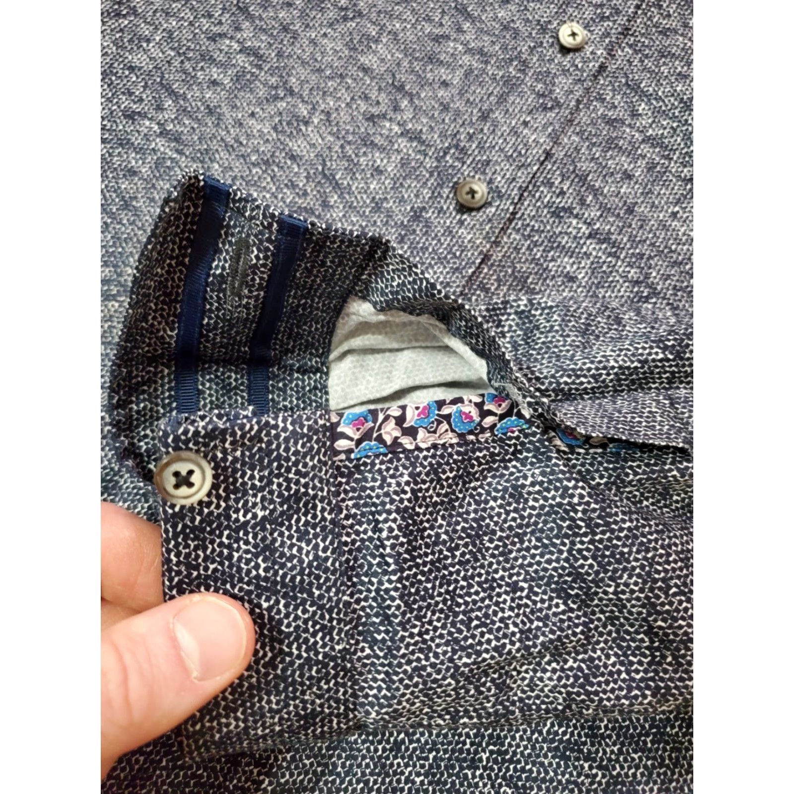 Robert Graham Robert Graham Shirt Mens L Modern Americana Tailored Fit Cotton Spandex Button-Up Collared Stone Wash Blue 42in Chest Slim Vintage No N/A Size US L / EU 52-54 / 3 - 2 Thumbnail