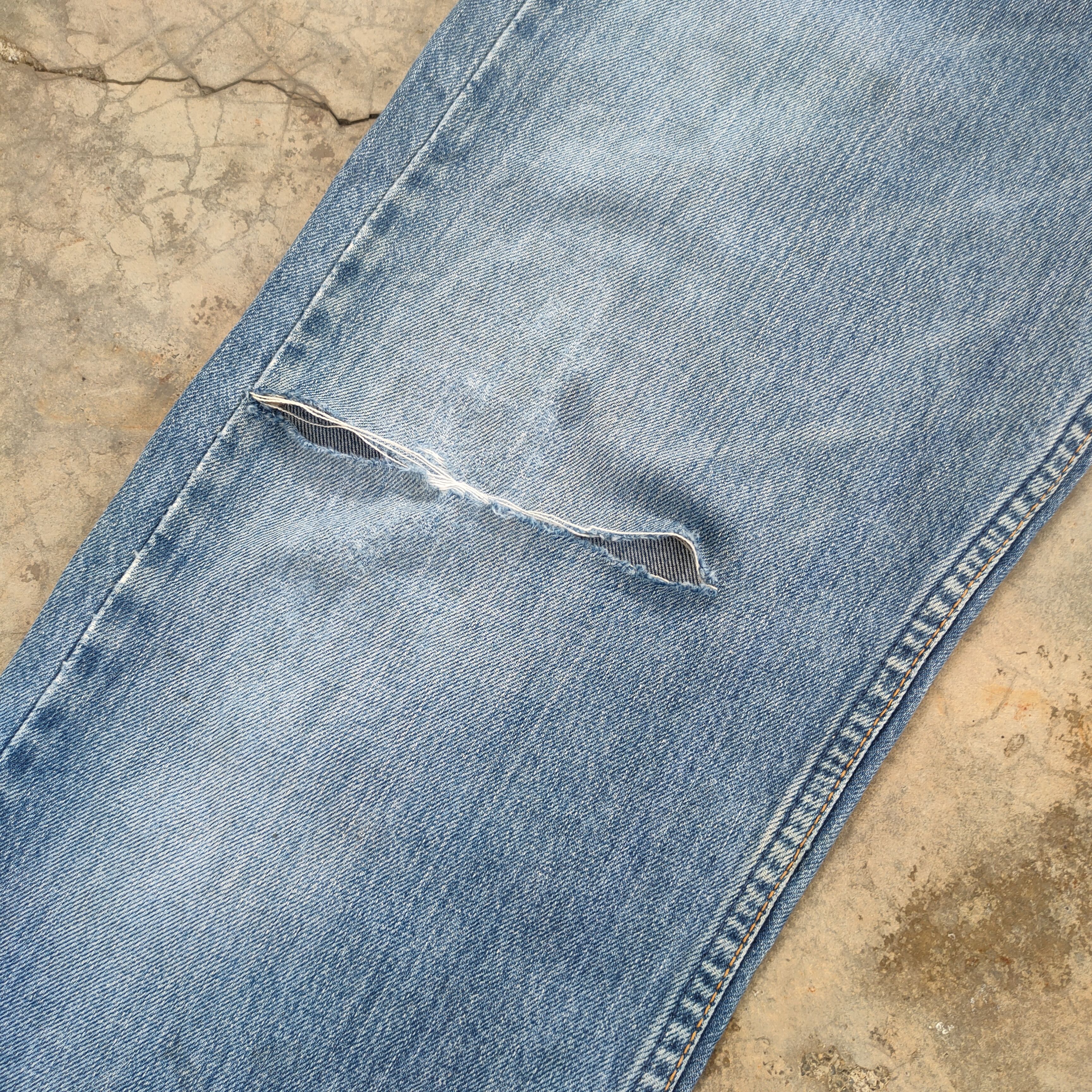 Levi's Vintage Clothing W32 VINTAGE LEVI'S 519 90' FADED DISTRESSED JEANS PANTS Size US 32 / EU 48 - 10 Thumbnail