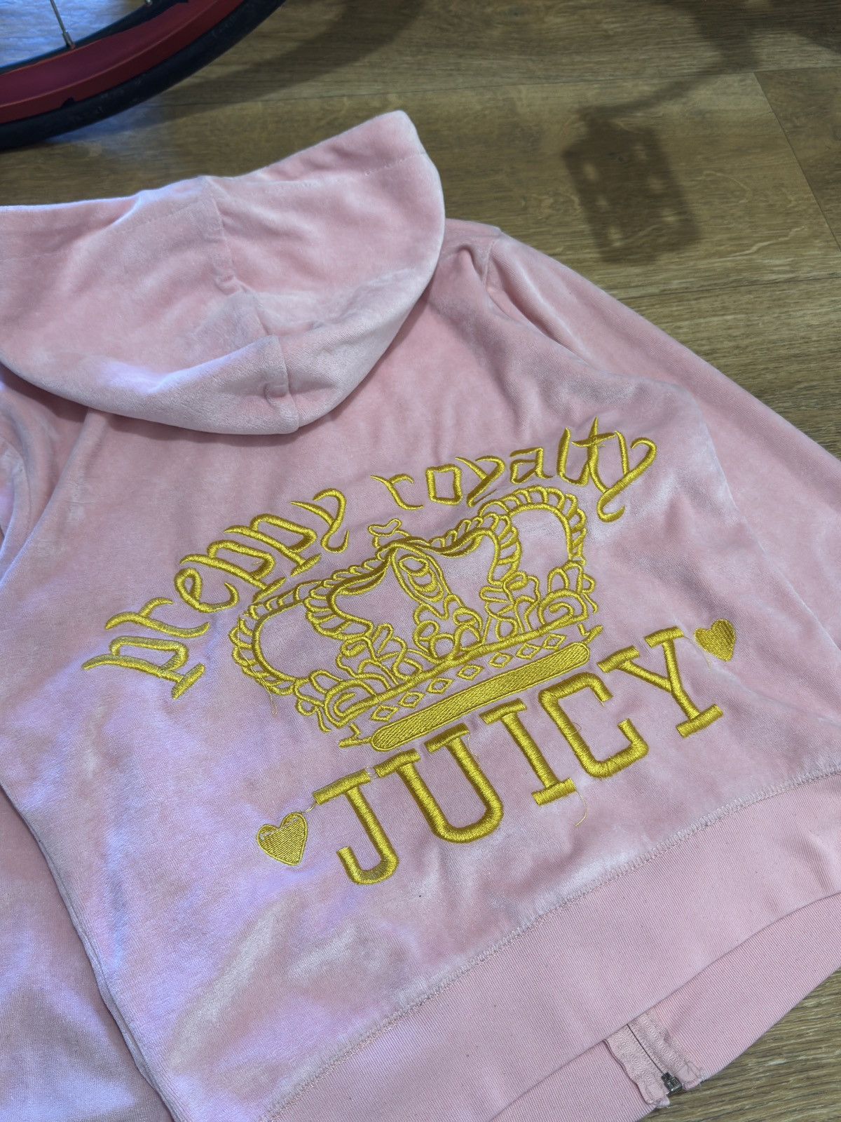 Juicy Couture VINTAGE VELOUR JUICY COUTURE CROPPED 2000s ZIP UP HOODIE Size L / US 10 / IT 46 - 8 Thumbnail