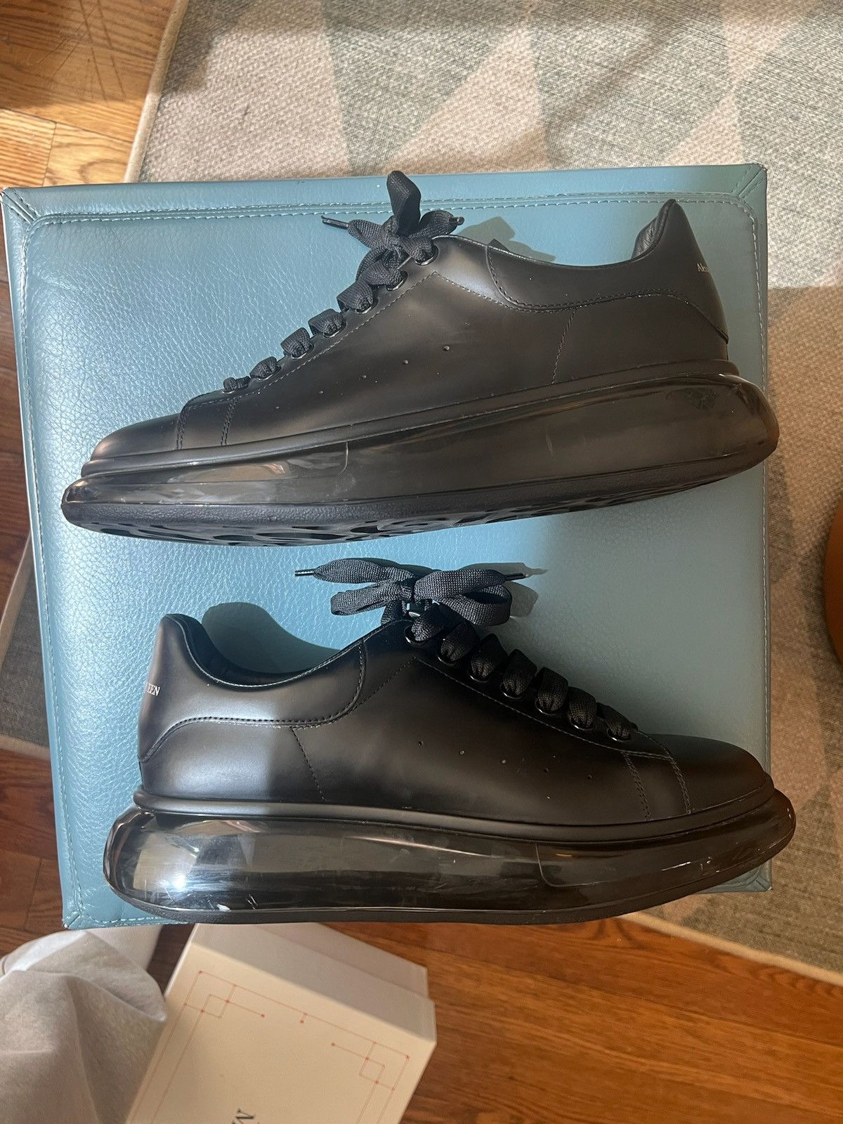 Alexander McQueen Alexander McQueen Men’s Oversized Sneaker SZ44 Size US 11 / EU 44 - 5 Thumbnail