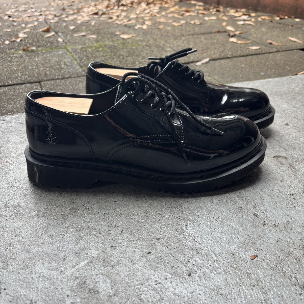 【FRAGMENT DESIGN × Dr.Martens】HOLLIGBORN fragment design x Dr. Martens' Hollingborn Shoe | Hypebae