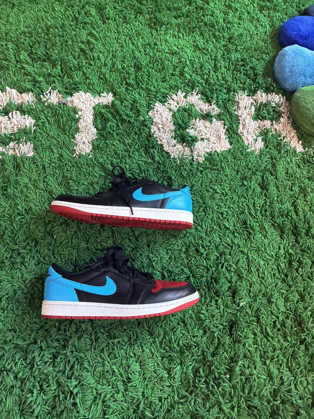 Jordan Brand Air Jordan 1 (Blue) Size US 9.5 / EU 42-43 - 3 Thumbnail