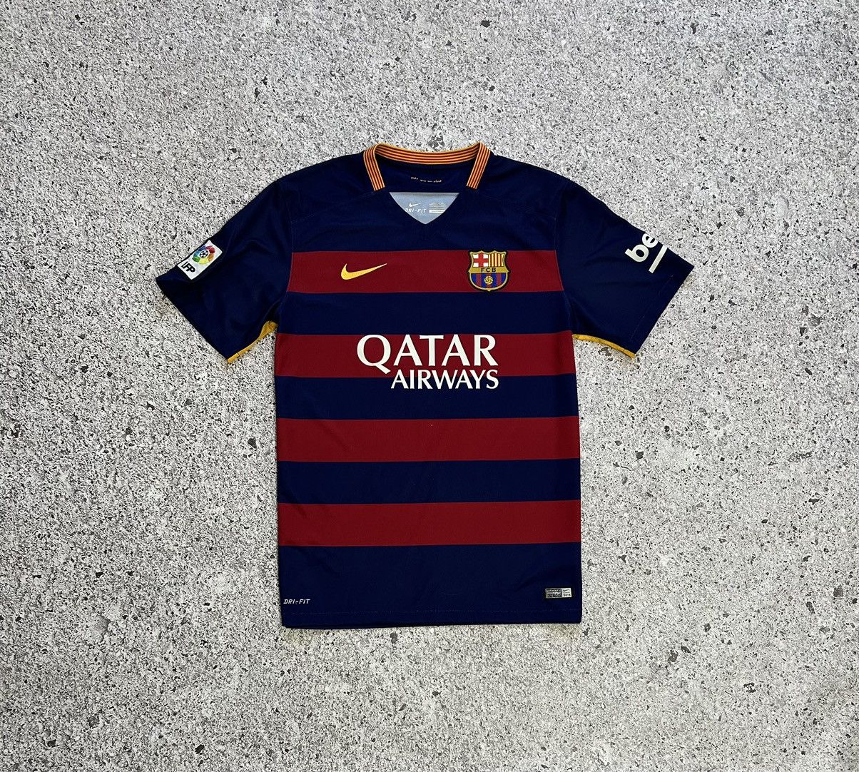 Nike Rare Nike FC Barcelona Suarez 2015 2016 Home Soccer Jersey Size US L / EU 52-54 / 3 - 3 Thumbnail