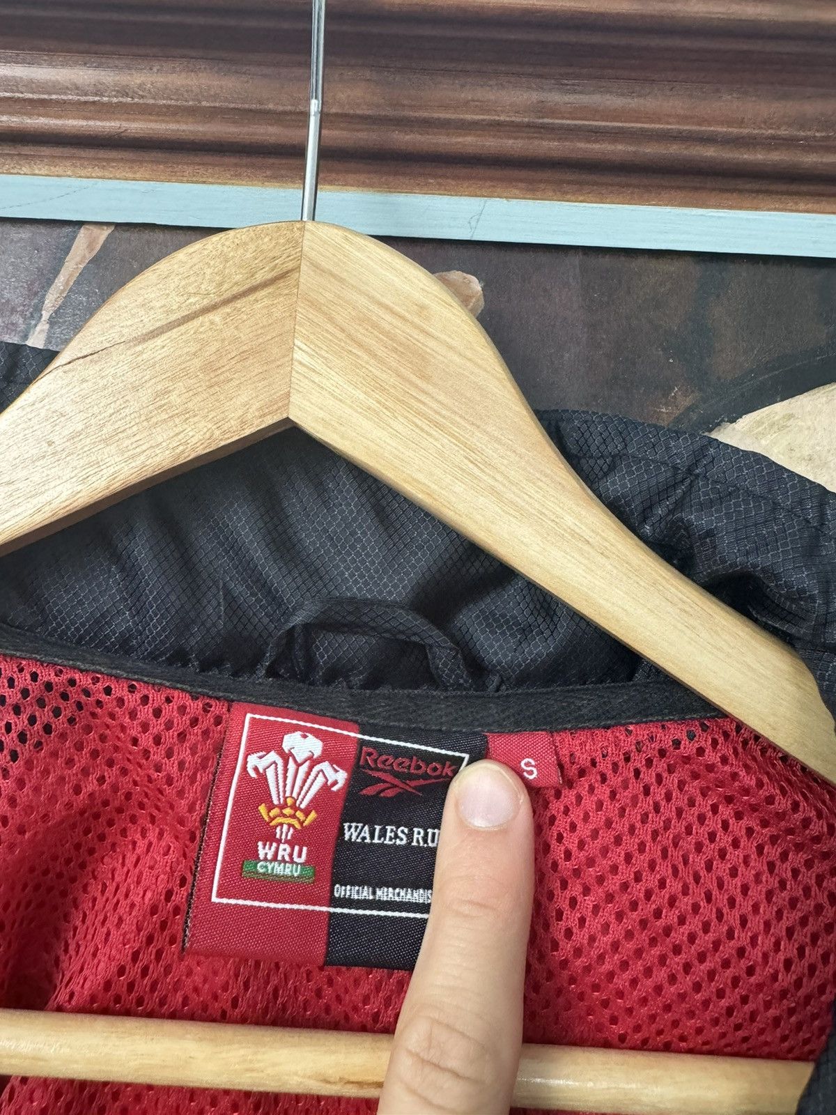 Reebok Vintage Reebok Wales Rugby Union Light Jacket Sportswear Size US S / EU 44-46 / 1 - 4 Thumbnail