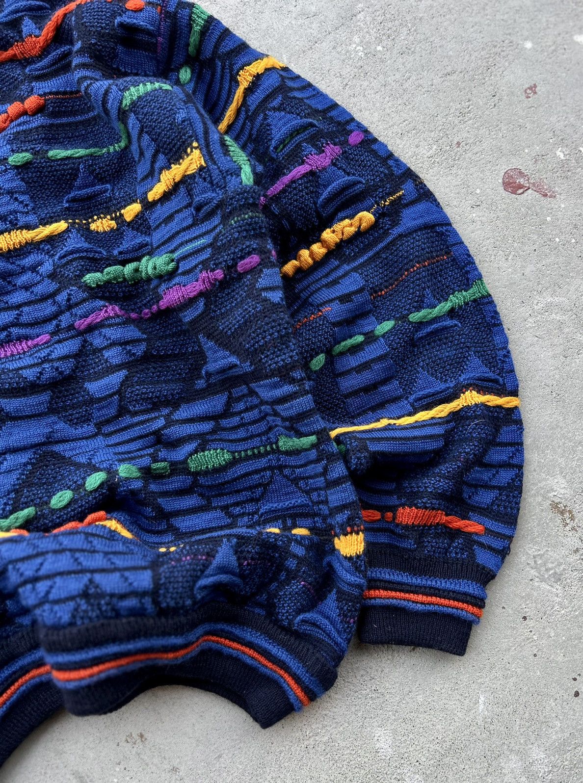 Coogi RAREST COOGI DISTRESSED V NECK CABLE KNIT Size US M / EU 48-50 / 2 - 9 Thumbnail