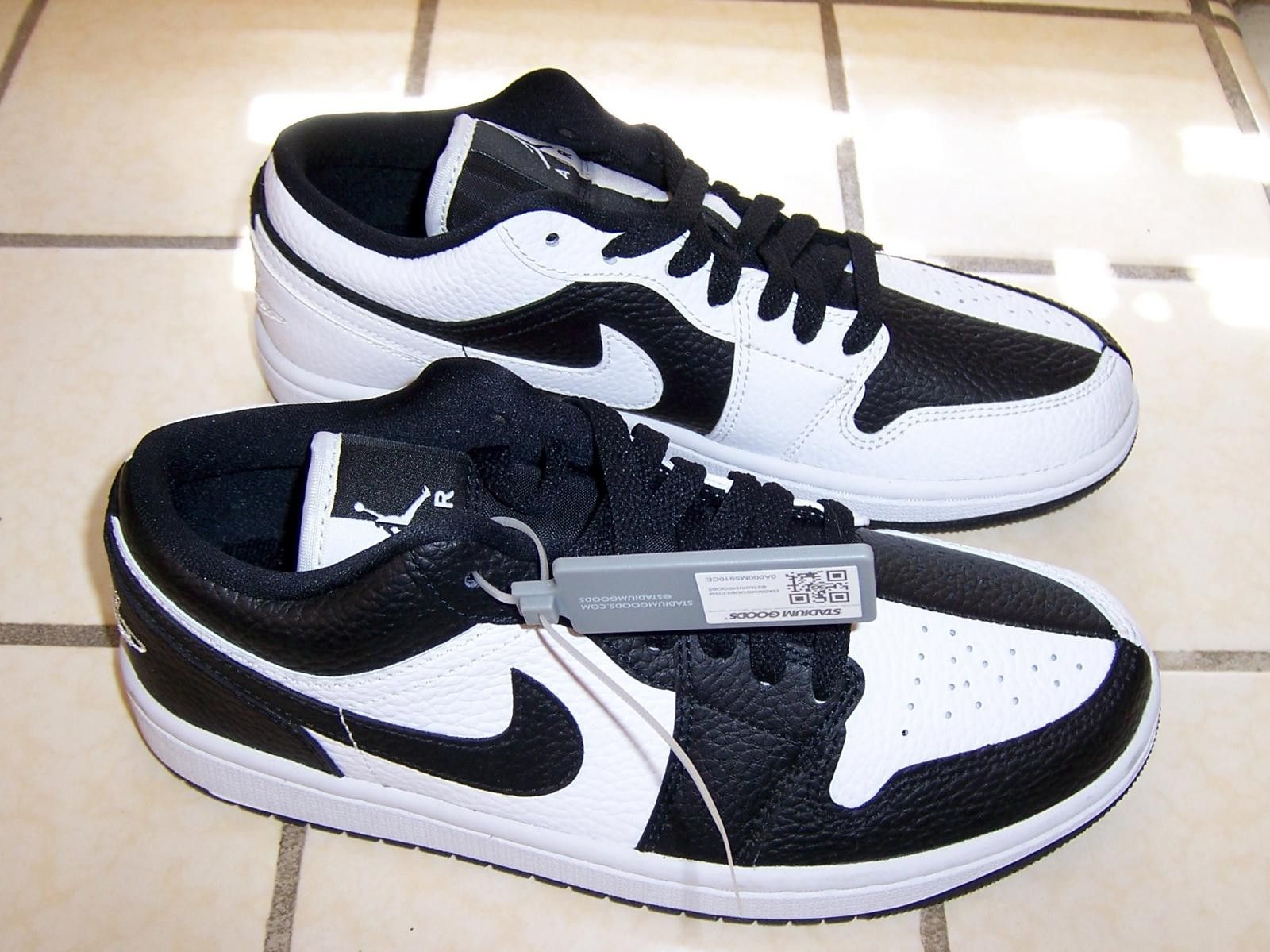 Nike Women's Air Jordan 1 SE Low “Homage” DR0502-101 7 - NWT Size US 7 / IT 37 - 4 Thumbnail