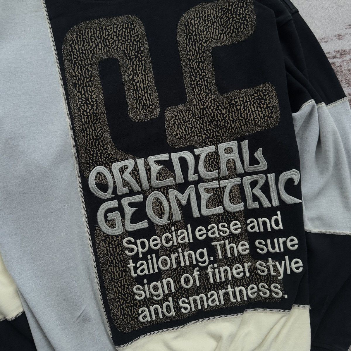 Other VINTAGE 90S ORIENTAL GEOMETRIC CREWNECK Size US L / EU 52-54 / 3 - 4 Thumbnail