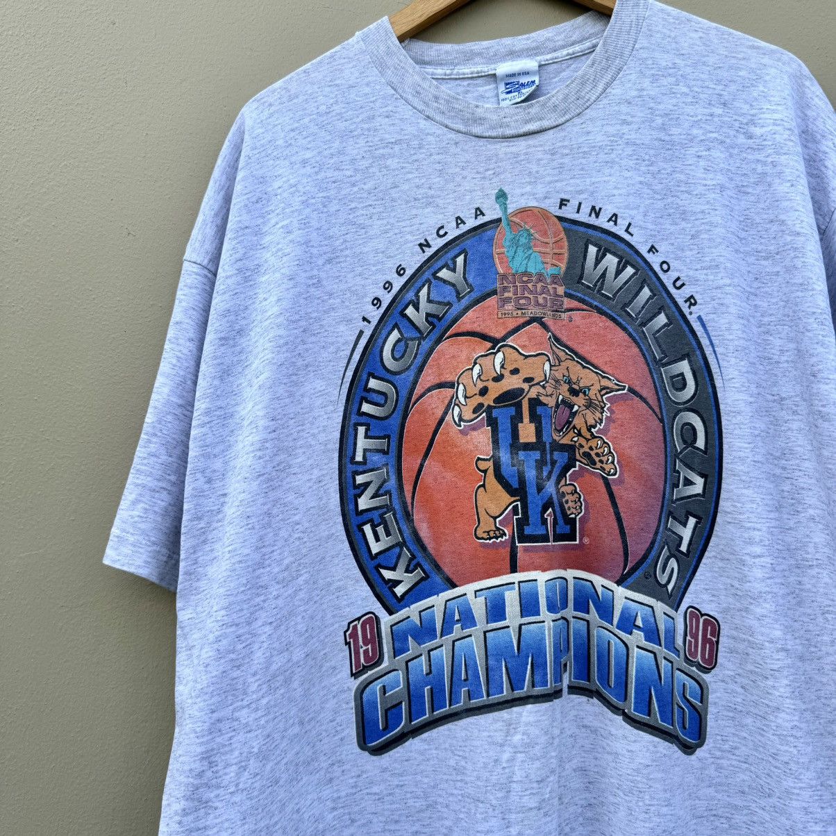NBA × Vintage Vintage NCAA kentucky basketball 90s tee Size US XL / EU 56 / 4 - 2 Thumbnail