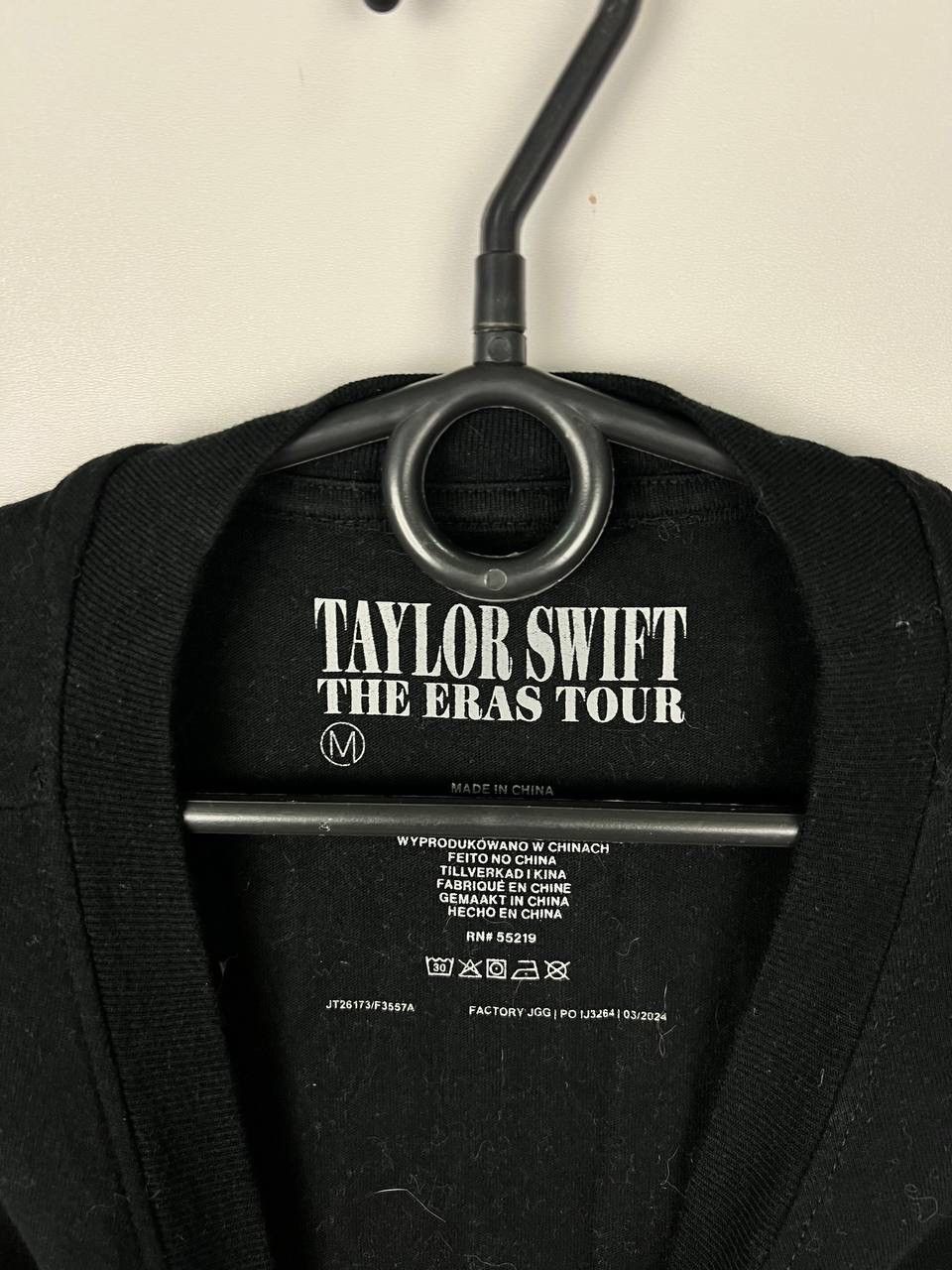 Vintage Taylor Swift The Eras Tour 2023-24 t-shirts size M Size US M / EU 48-50 / 2 - 3 Thumbnail