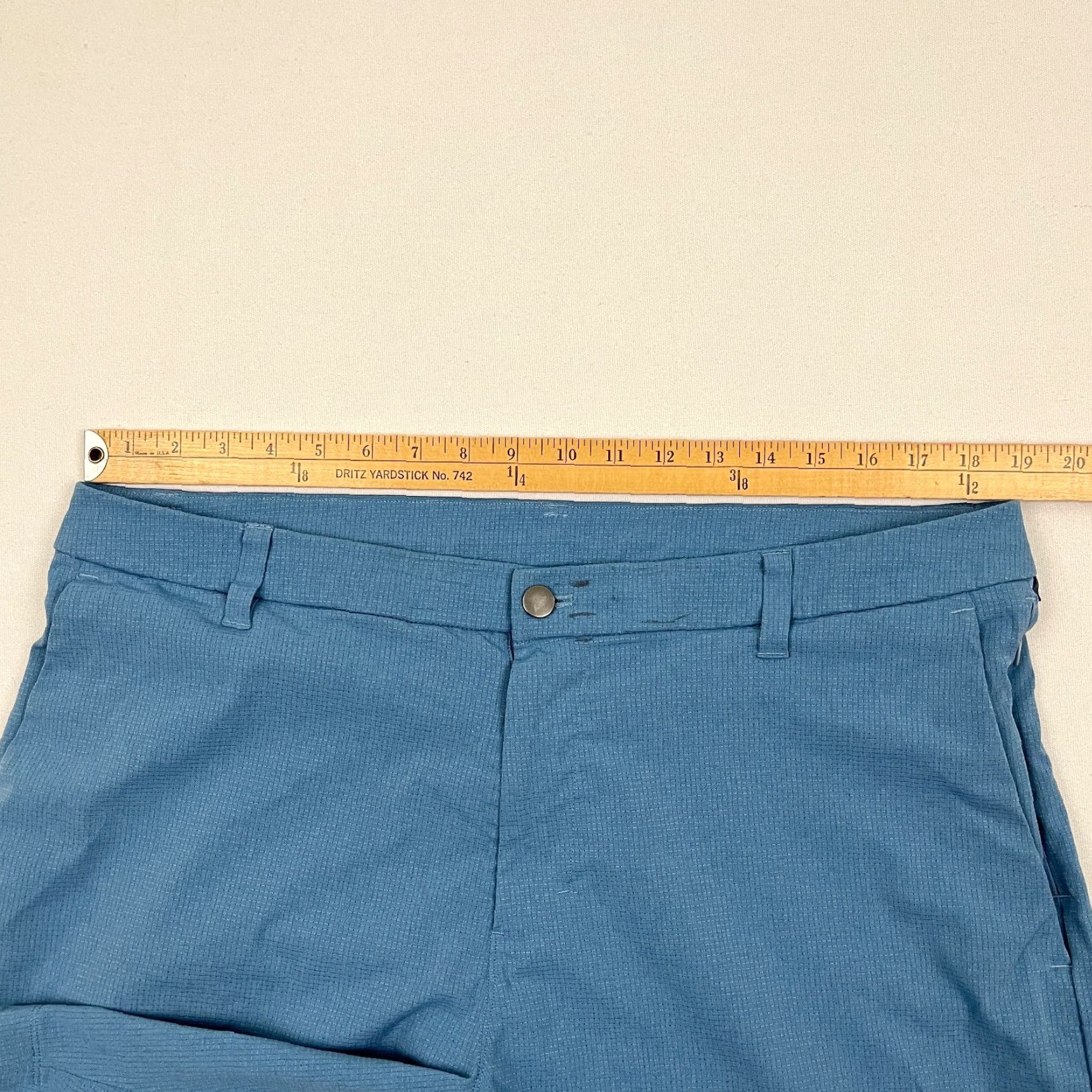 Lululemon VINTAGE Lululemon Commission Chino Shorts Mens 38 / 9" Blue Golf Performance Preppy Size US 38 / EU 54 - 4 Thumbnail