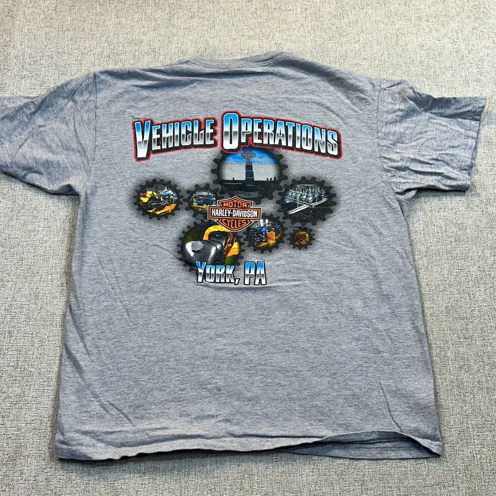 Harley Davidson Harley-Davidson Mens Large Vehicle Operations Tee Shirt Shirt T-Shirt York, Pa Multicolor Graphic Print Pocket Logo 2010-2019 Mens Clothing Size US L / EU 52-54 / 3 - 2 Thumbnail