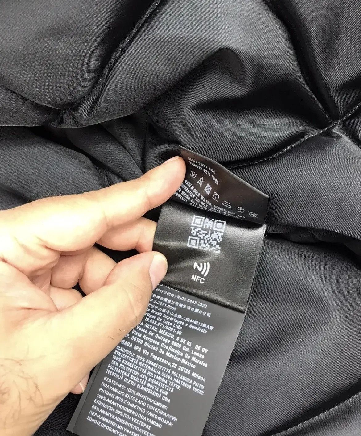 Prada PRADA Prada Re-Nylon multi-pocket oversized jacket Size US S / EU 44-46 / 1 - 12 Thumbnail
