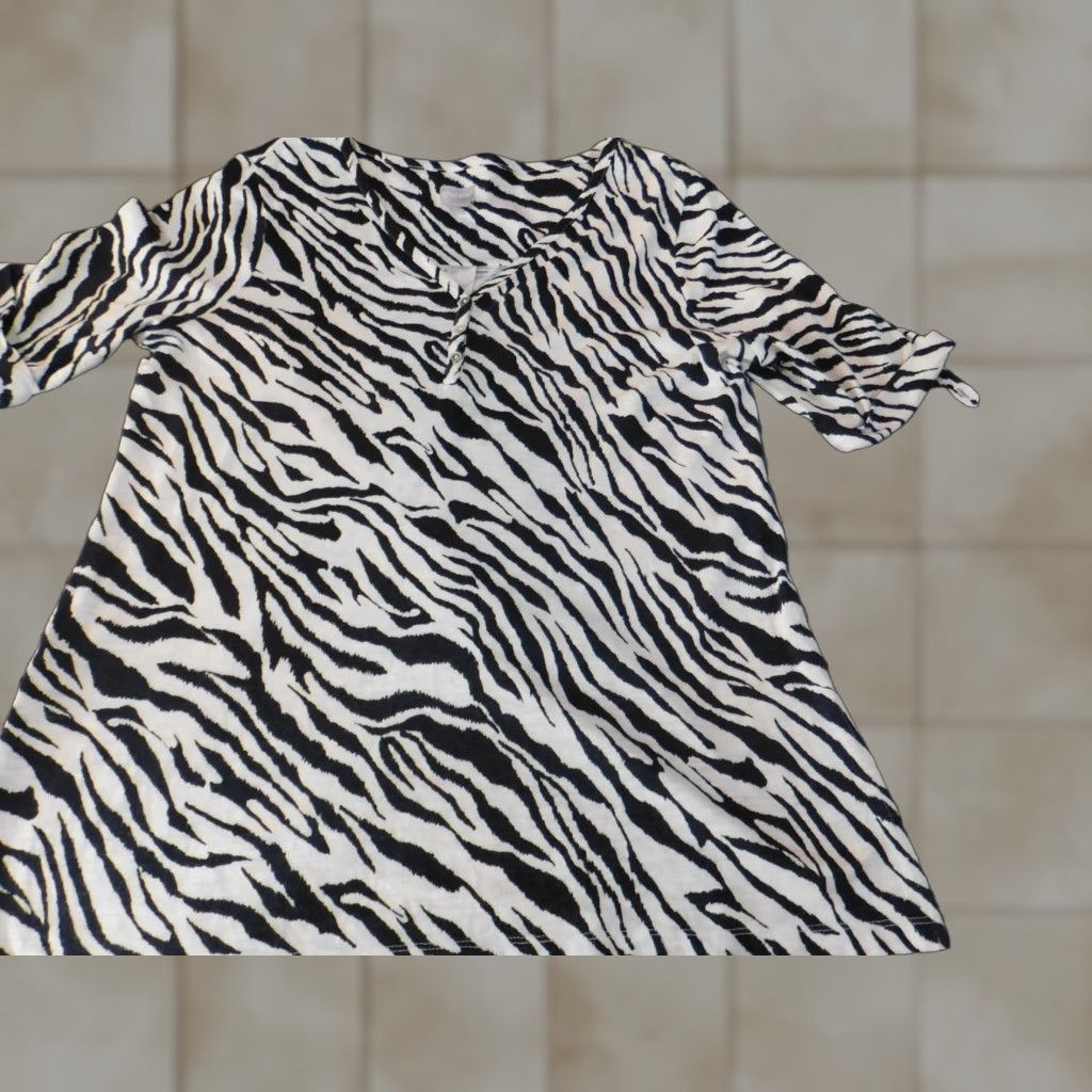 Vintage Chicos Blouse Shirt Womens 2 Black Animal Print V-Neck Pullover Short Sleeve Cotton Modal Button Casual Regular Down Fabric Vintage No Size XS / US 0-2 / IT 36-38 - 1 Thumbnail