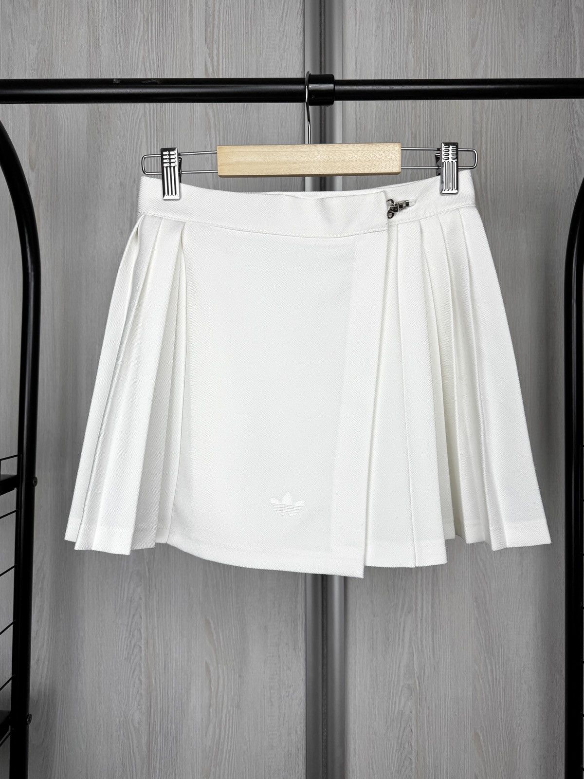 Adidas Adidas Vintage Pleated Retro Tennis Skirt Made In Yugoslavia Size 30" / US 8 / IT 44 - 2 Thumbnail