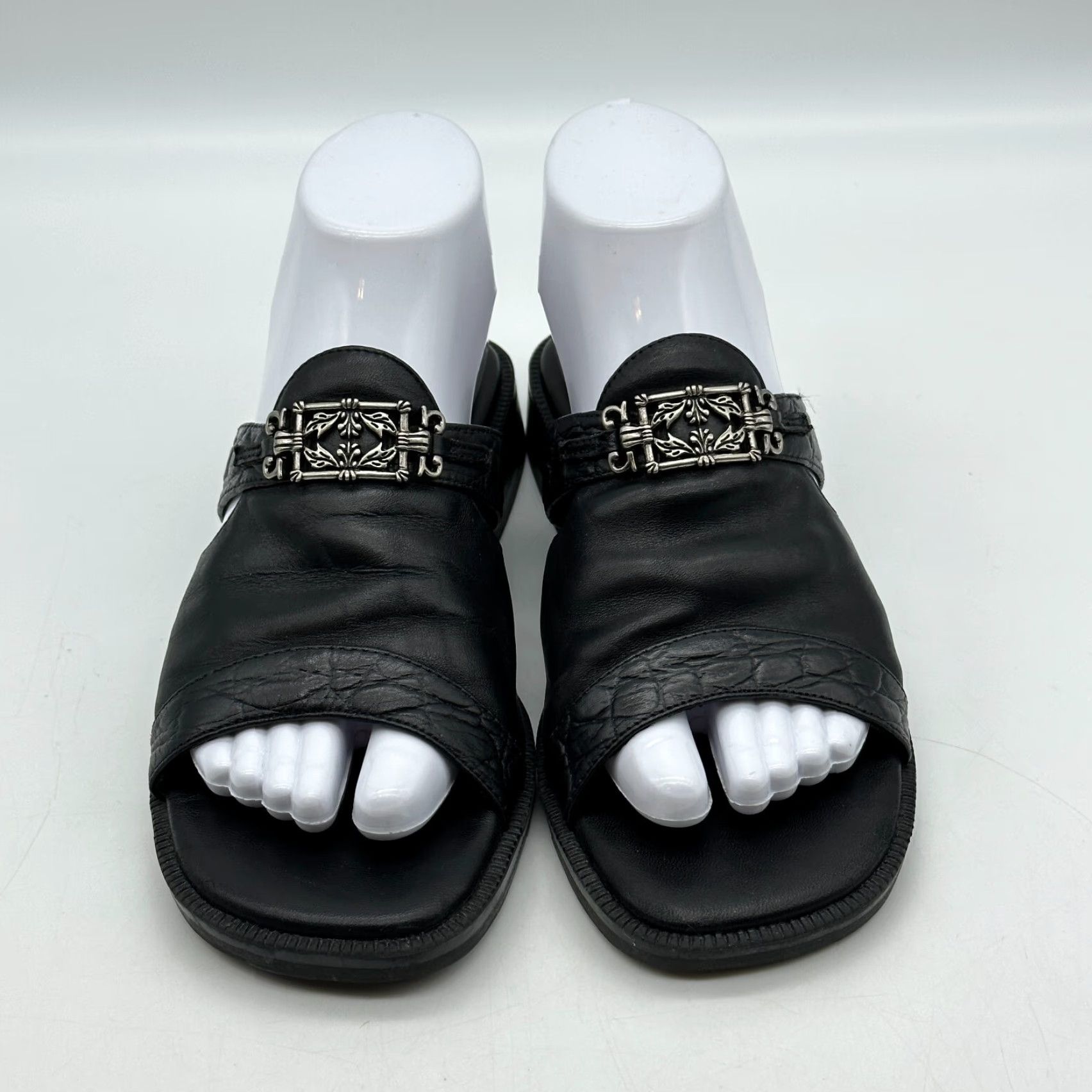 Minnetonka Minnetonka Silverthorne Women's Sandal 7 Black Leather Slip On Slide Sandal - Vintage? No. 5540 - Casual Travel Outdoor Womens Shoes Size US 7 / IT 37 - 7 Thumbnail