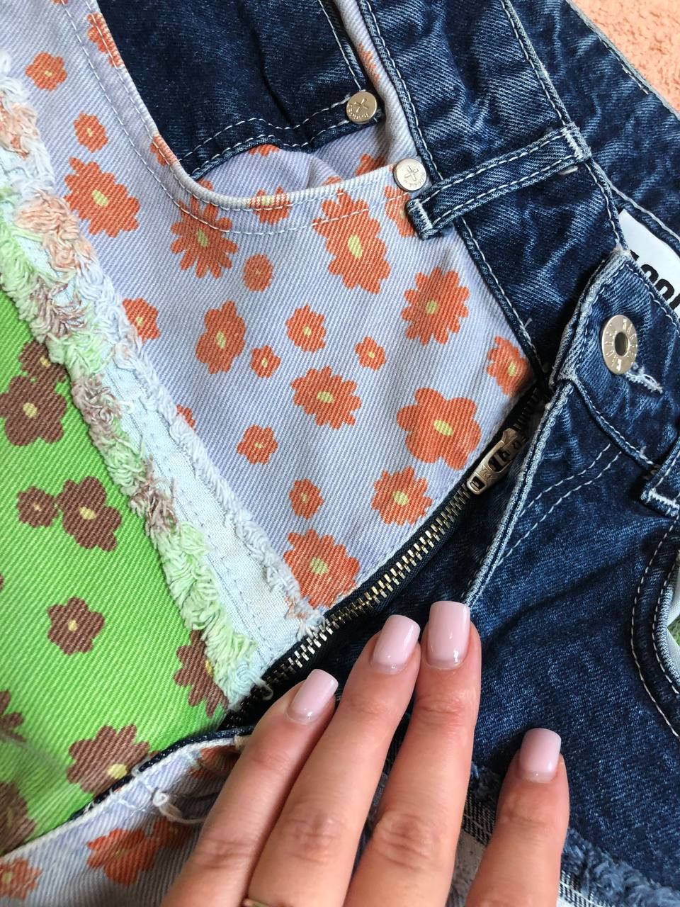 The Ragged Priest The Ragged Priest Y2K Flower Print Denim Jeans Size 28 Size 28" / US 6 / IT 42 - 6 Thumbnail