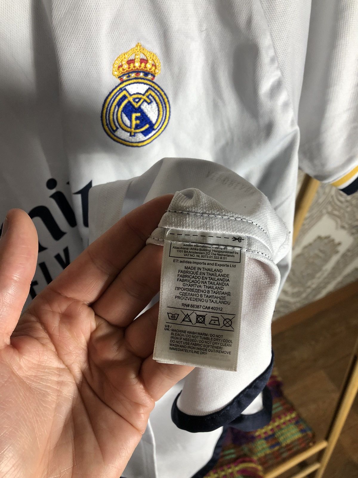 Vintage ADIDAS FC REAL MADRID SPAIN SOCCER JERSEY RETRO BLOKE Y2K Size US L / EU 52-54 / 3 - 4 Thumbnail