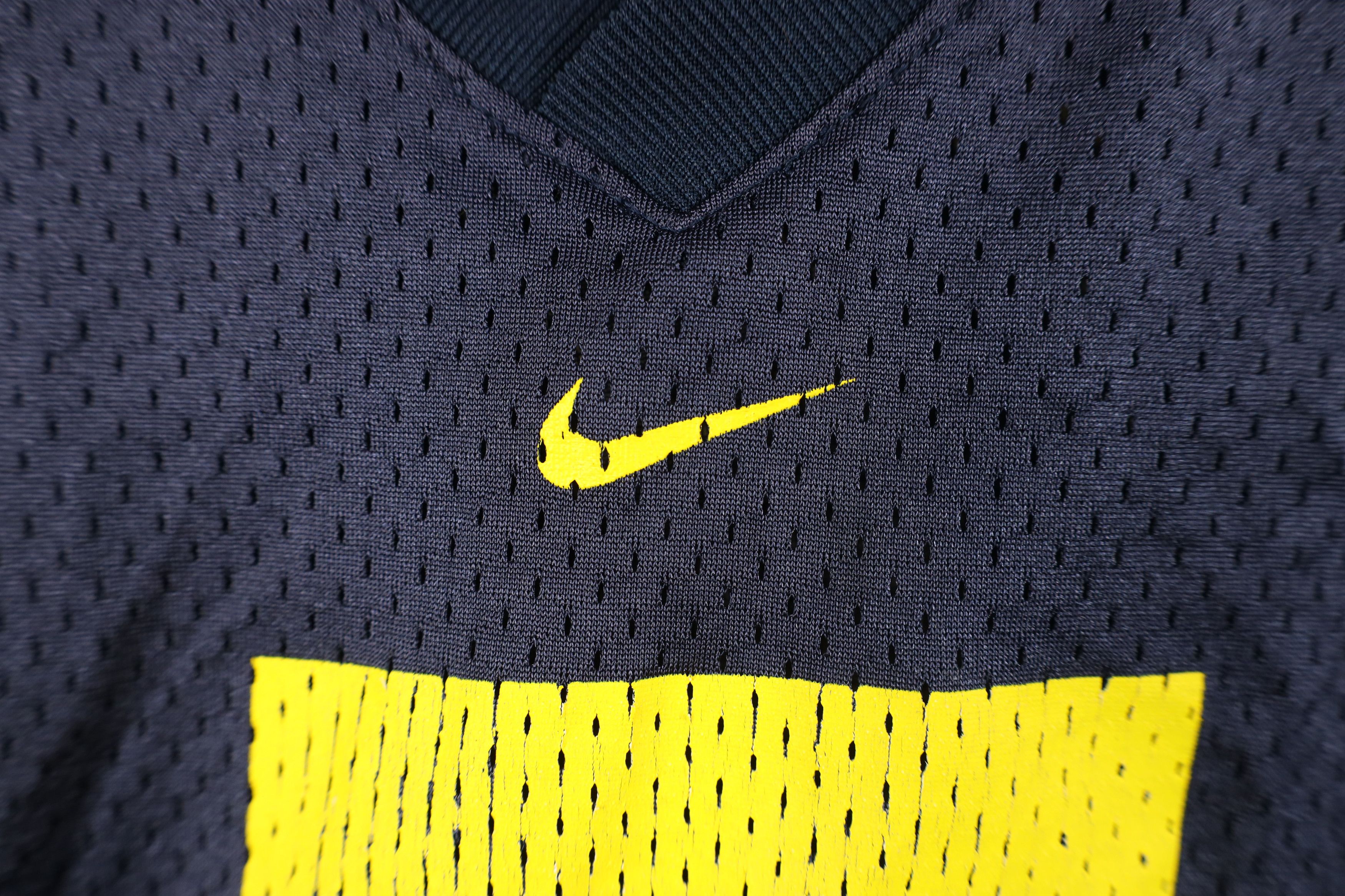 Nike Vintage Nike Swoosh University of Michigan Football Jersey Size US L / EU 52-54 / 3 - 5 Thumbnail