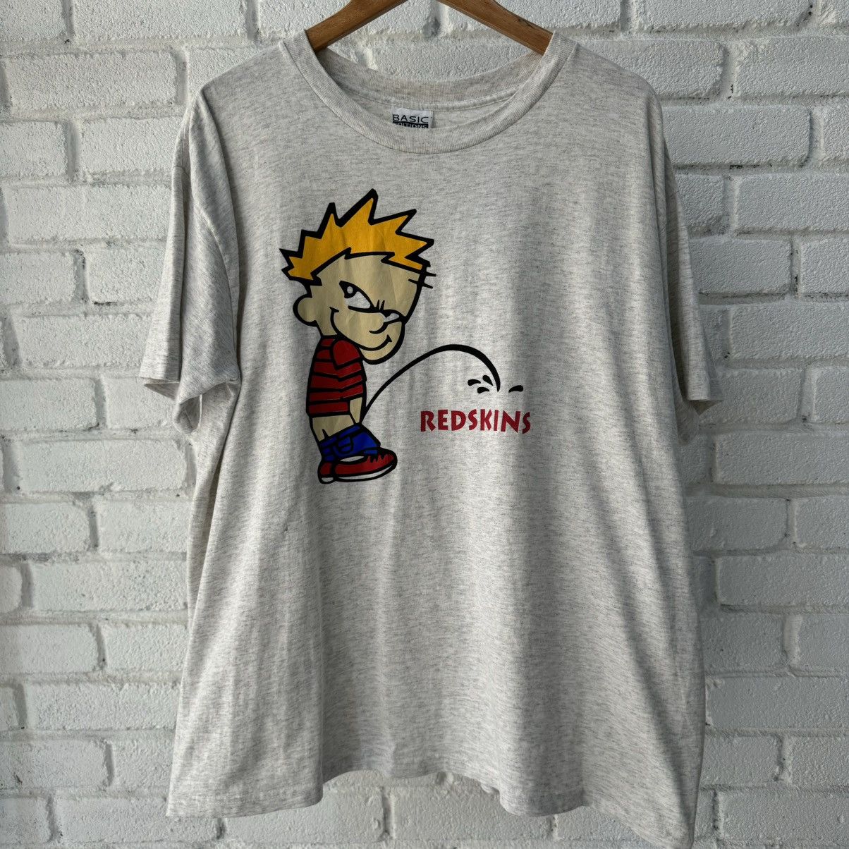 NFL × Vintage Pee On Redskins Tee Size US XXL / EU 58 / 5 - 1 Thumbnail