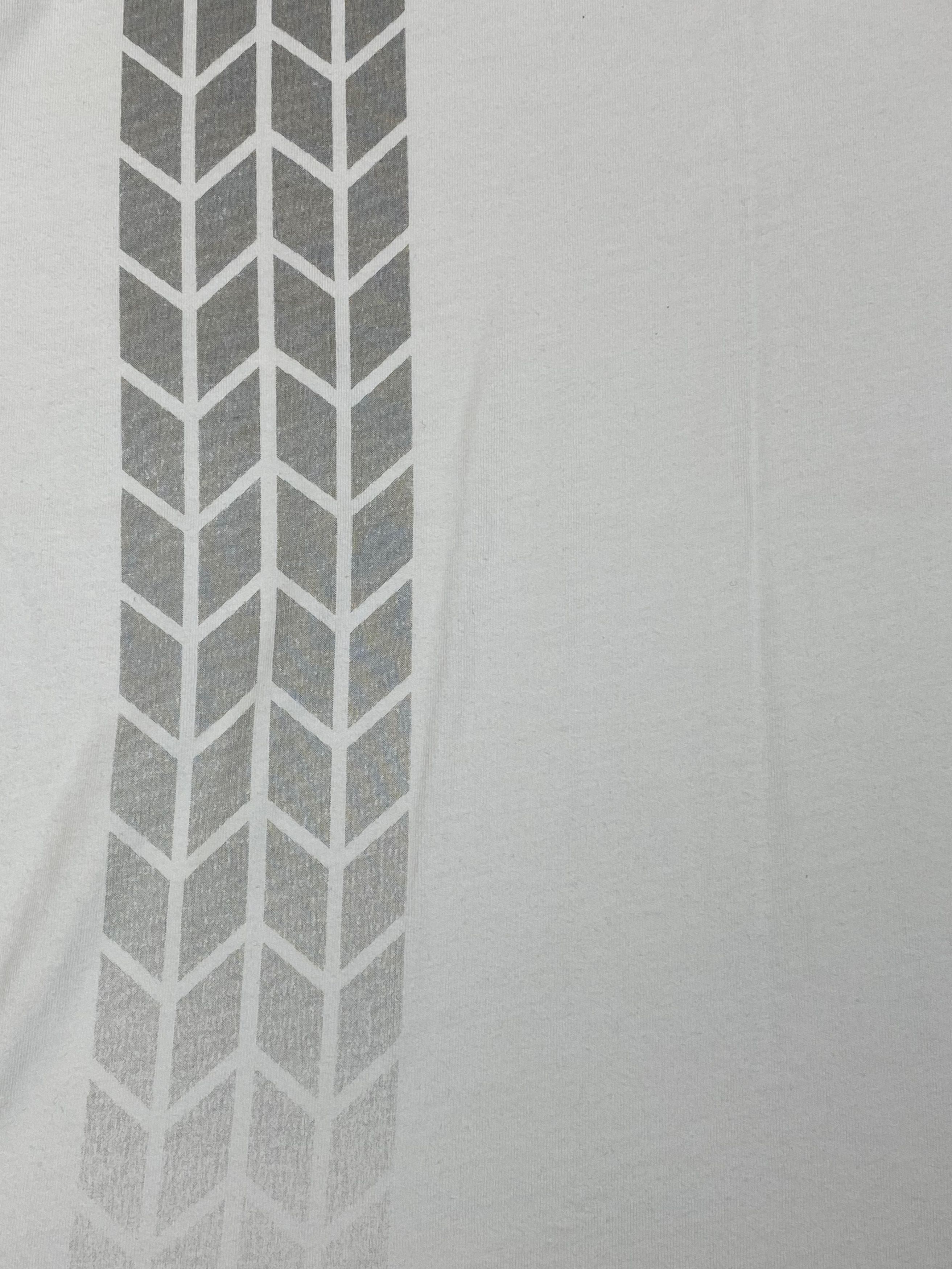 Formula 1 Vintage FORMULA ONE White Big Logo T-Shirt Y2k M634 Size US M / EU 48-50 / 2 - 5 Thumbnail